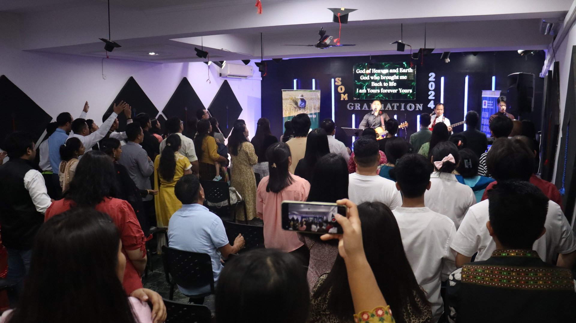 black and white bed linen