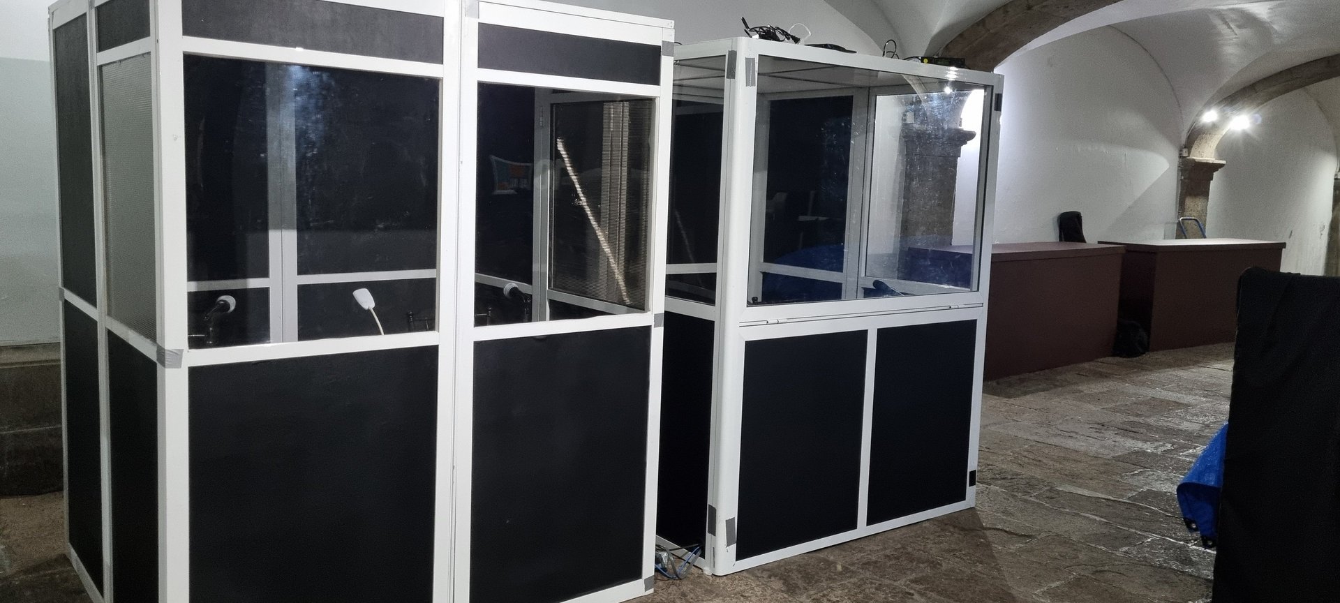 cabinas completas en sistema relay 3 idiomas para evento internacional