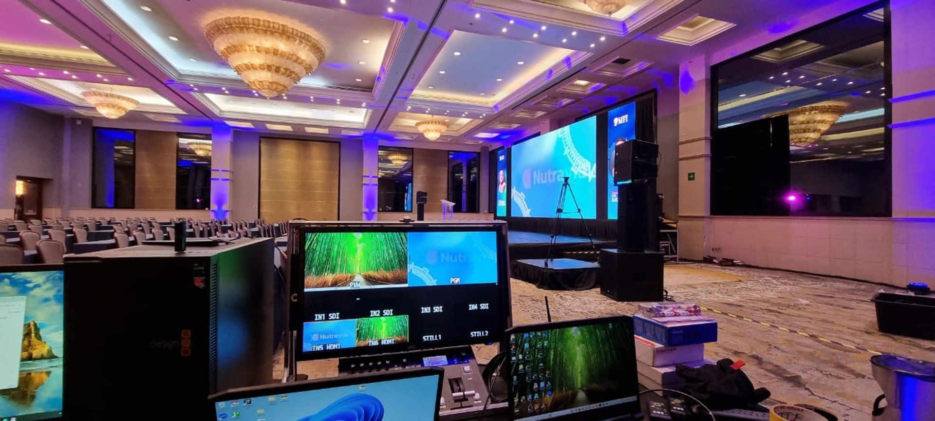 pantalla led, equipo audiovisual, audio profesional para conferencias