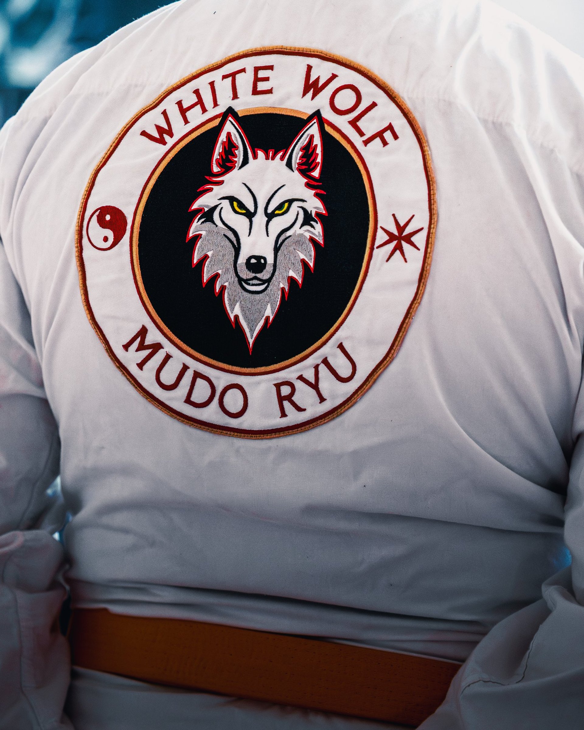 gray computer monitor