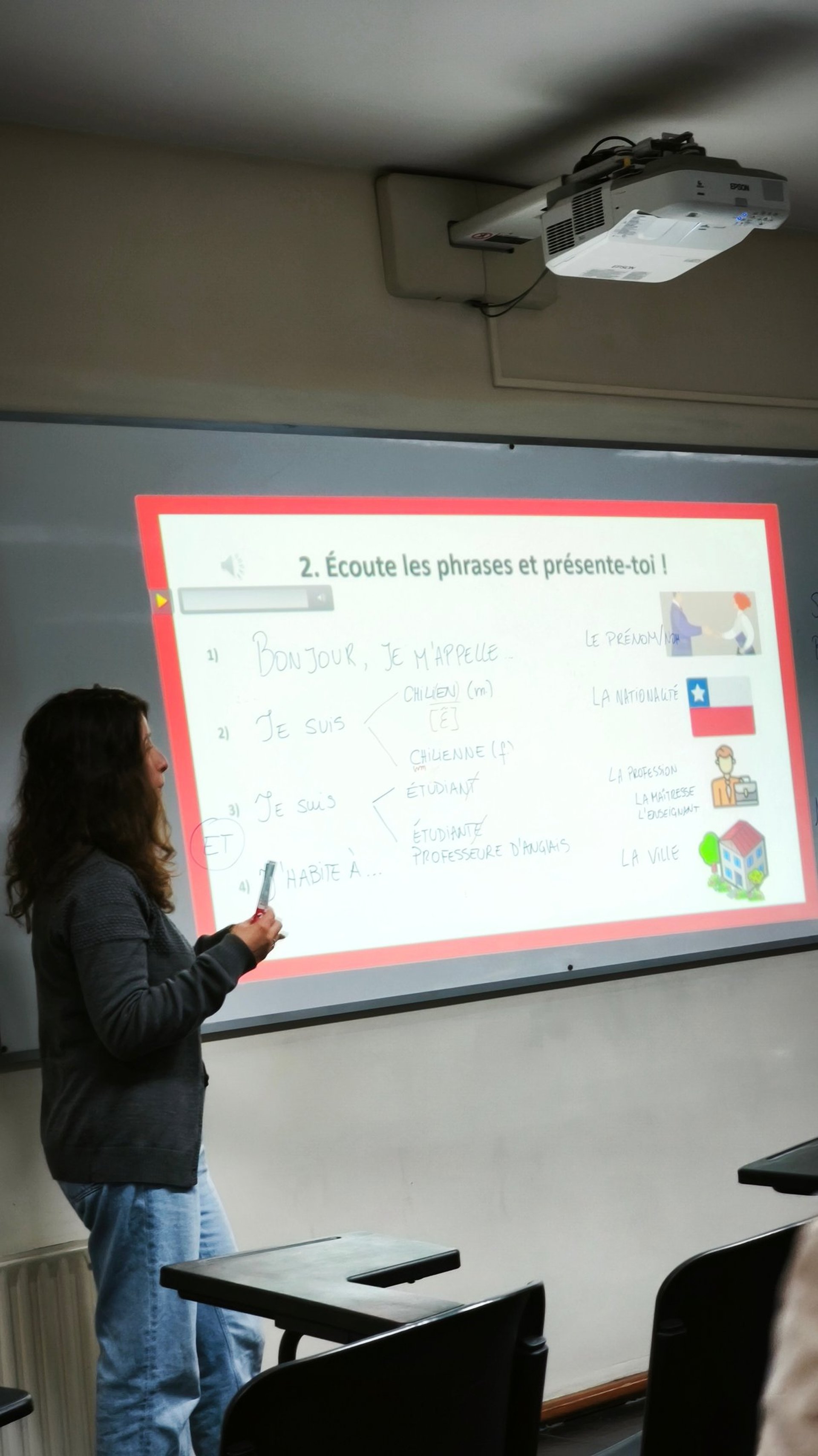 gray computer monitor