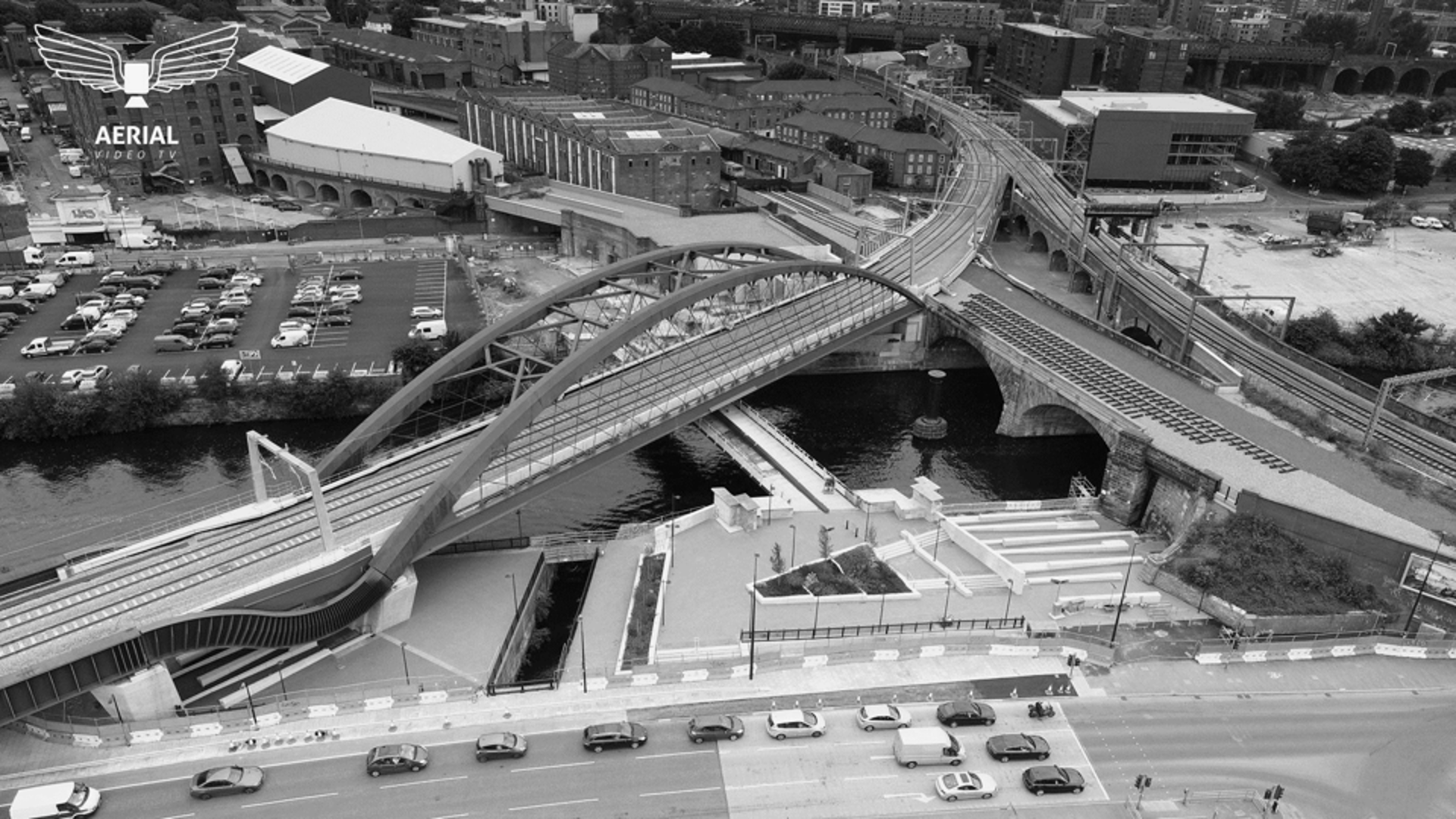 gray computer monitor