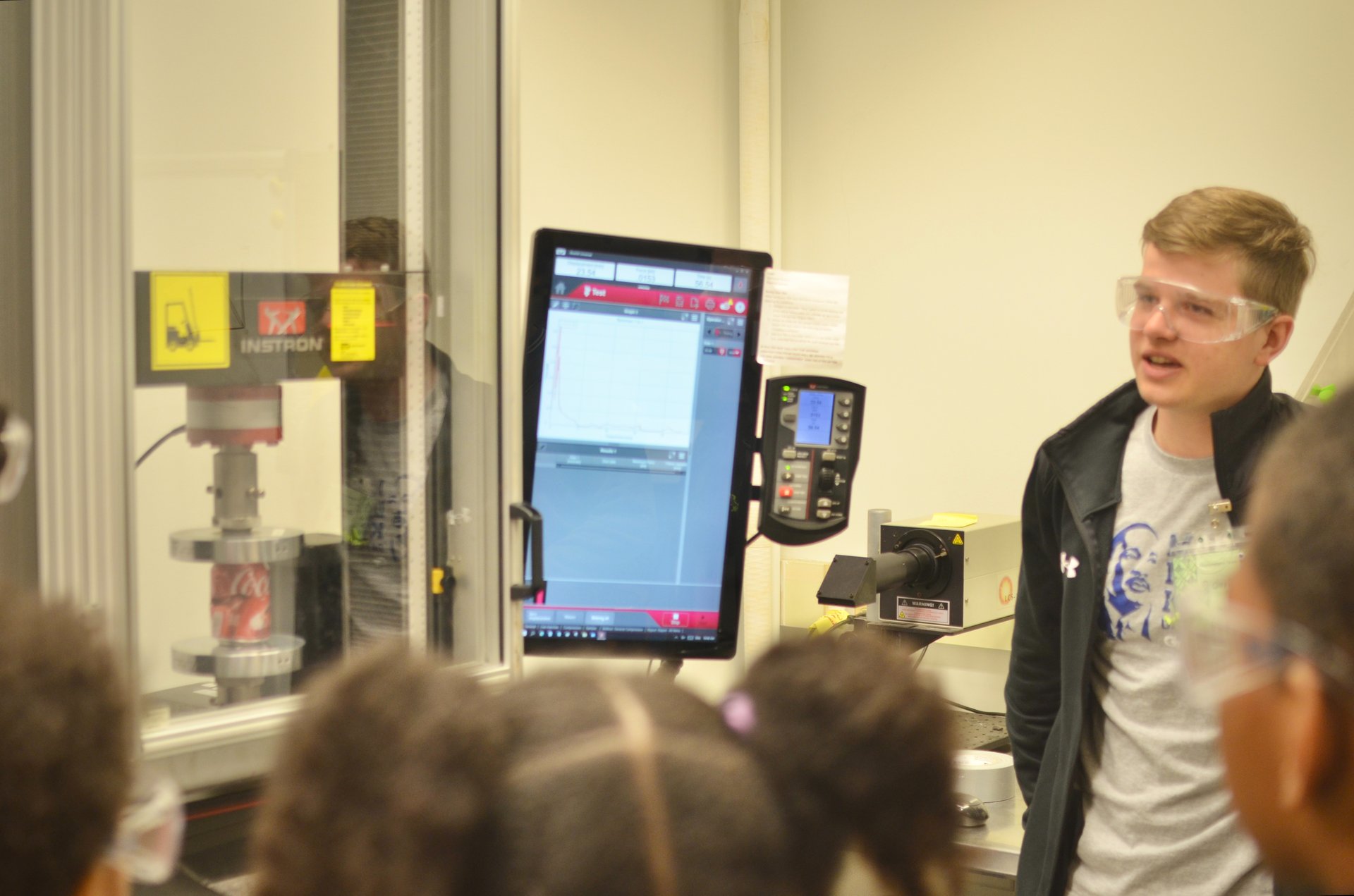 gray computer monitor