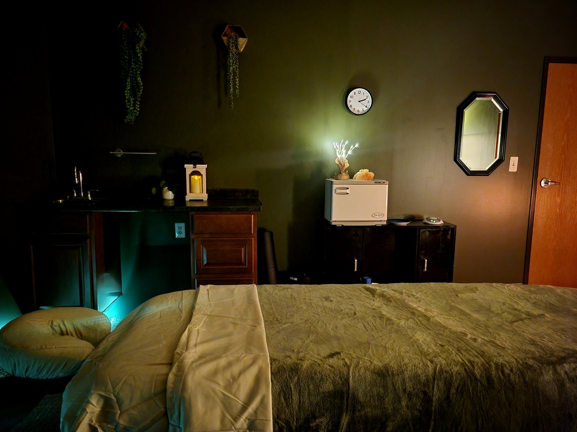 black and white bed linen