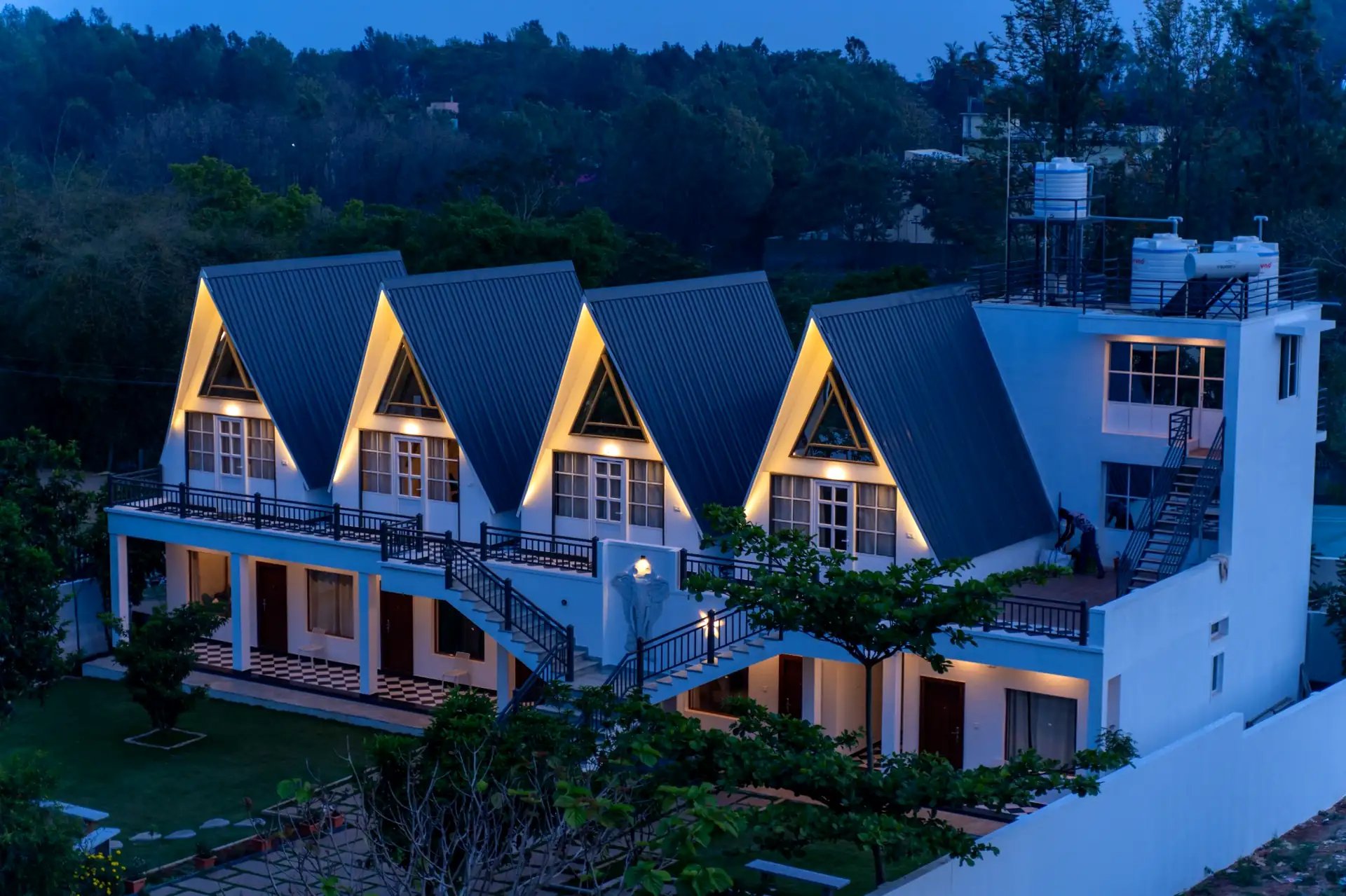 black and white bed linen