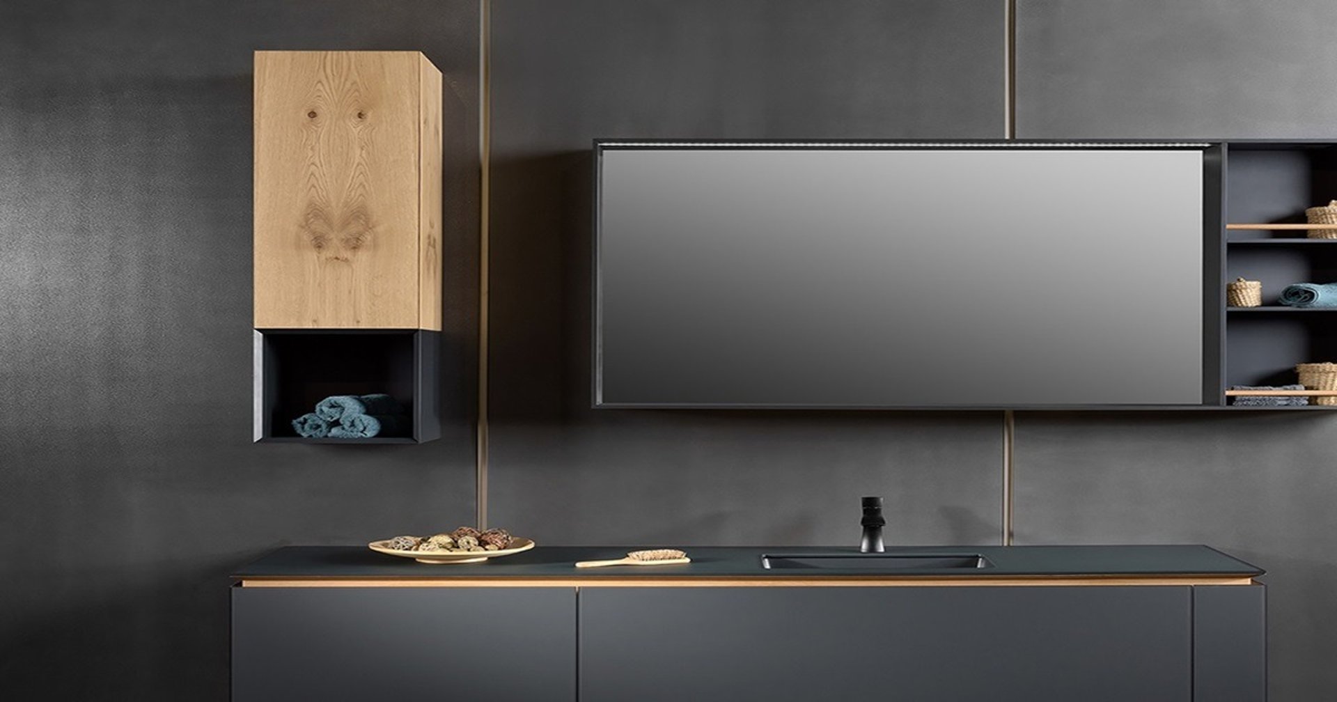 gray computer monitor