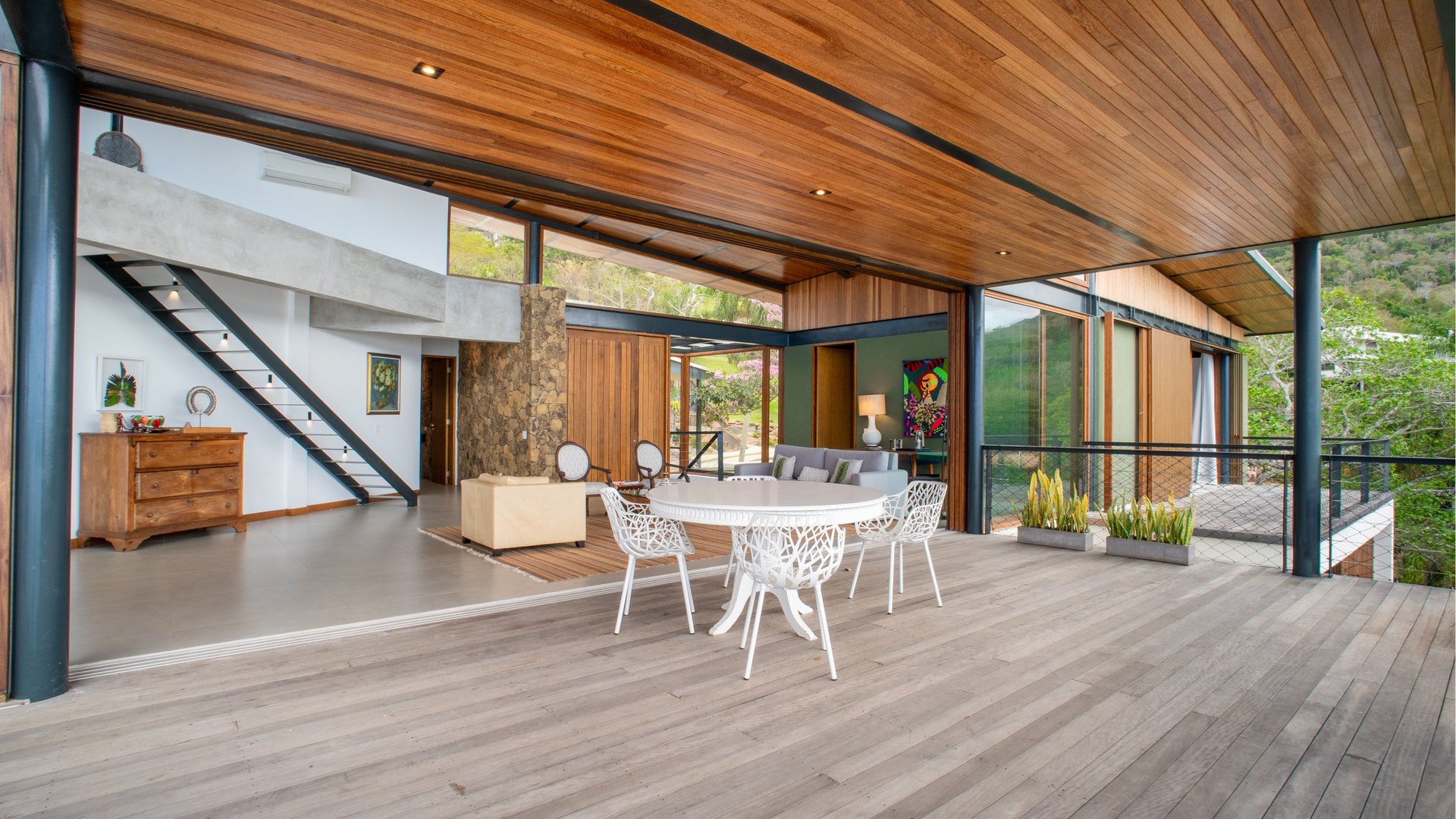 gray computer monitor