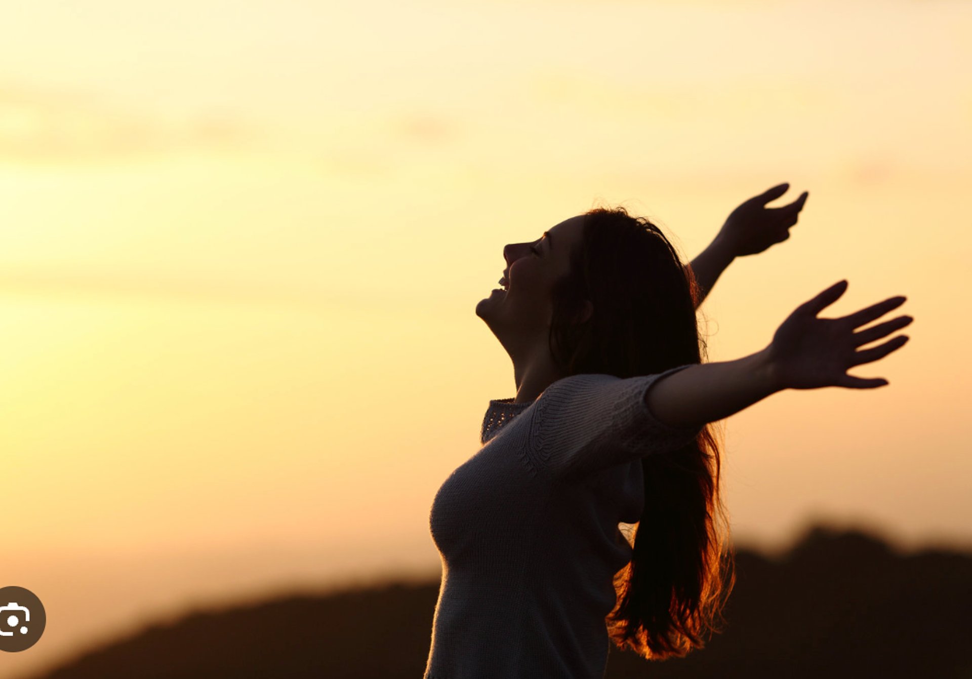gray computer monitor