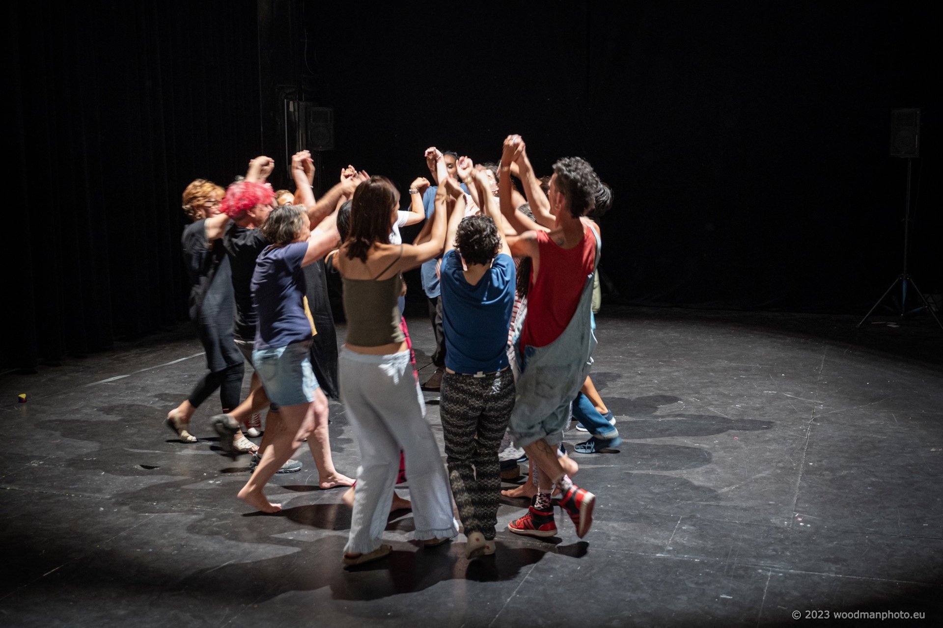 black and white bed linen