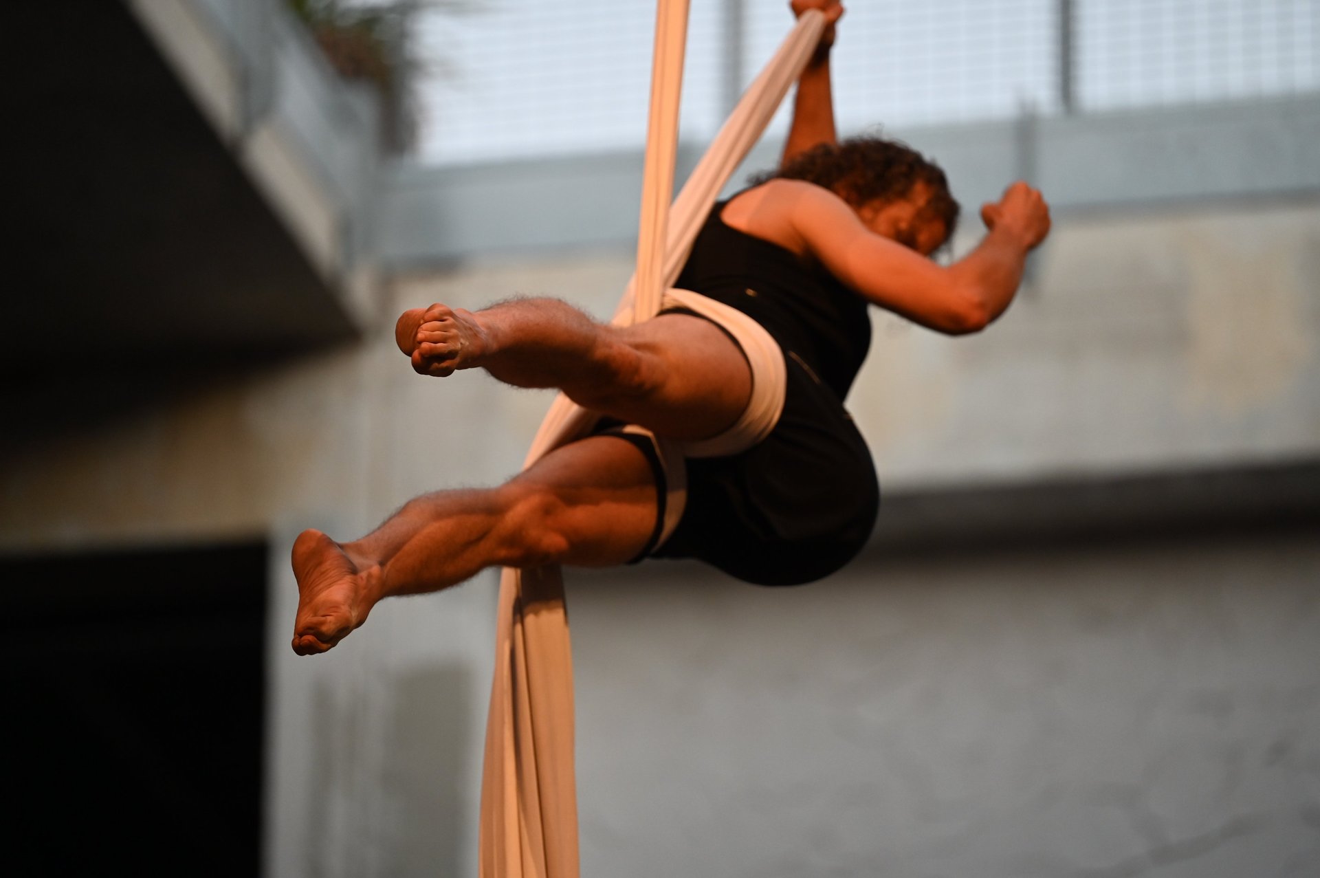 black and white bed linen