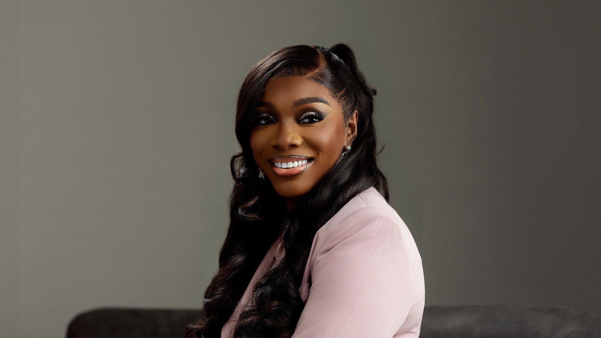 gray computer monitor