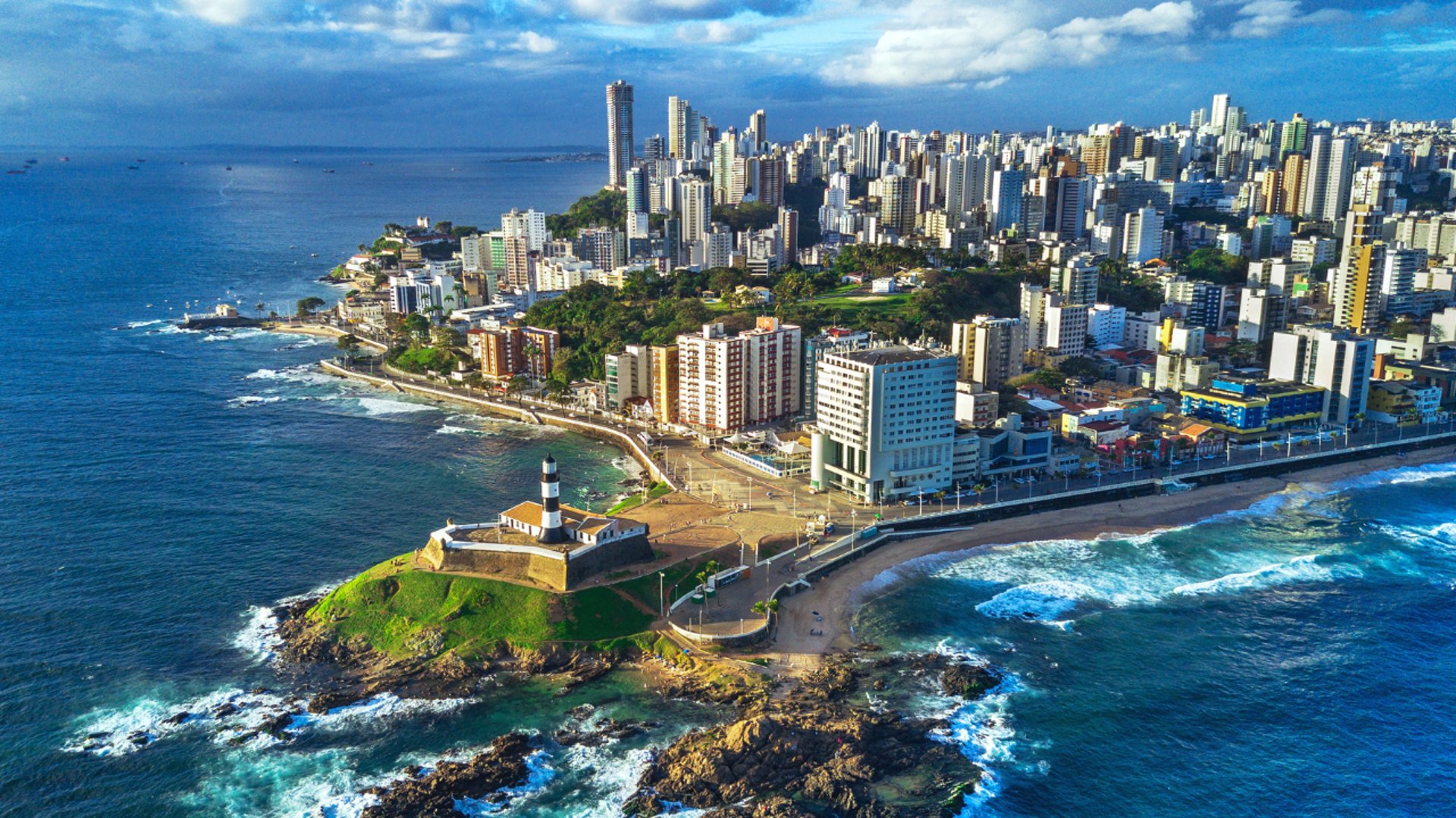 gray computer monitor