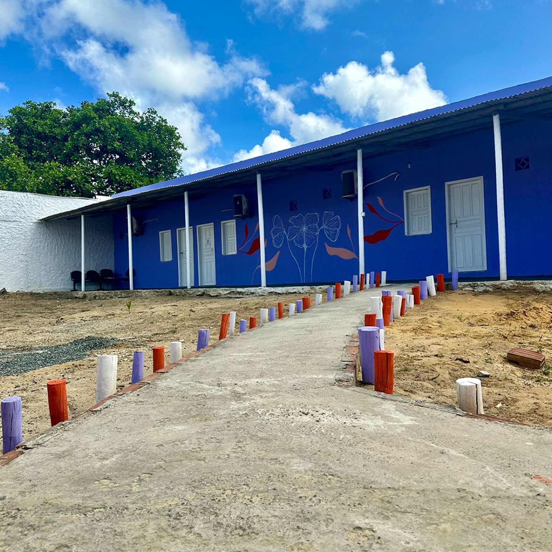 black and white bed linen