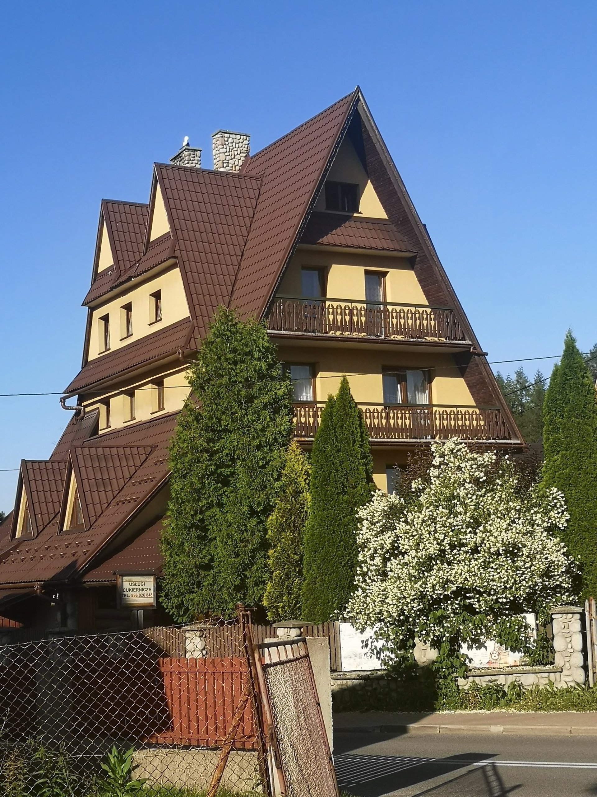 black and white bed linen