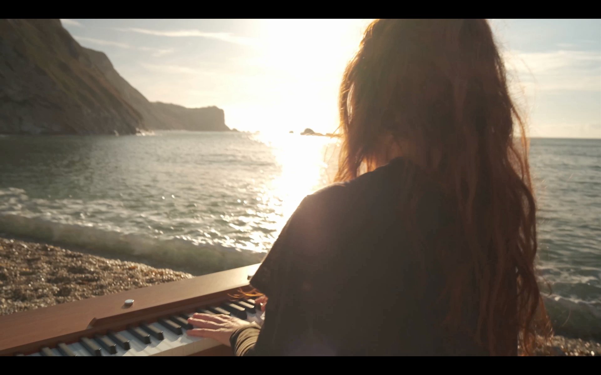 black and white bed linen