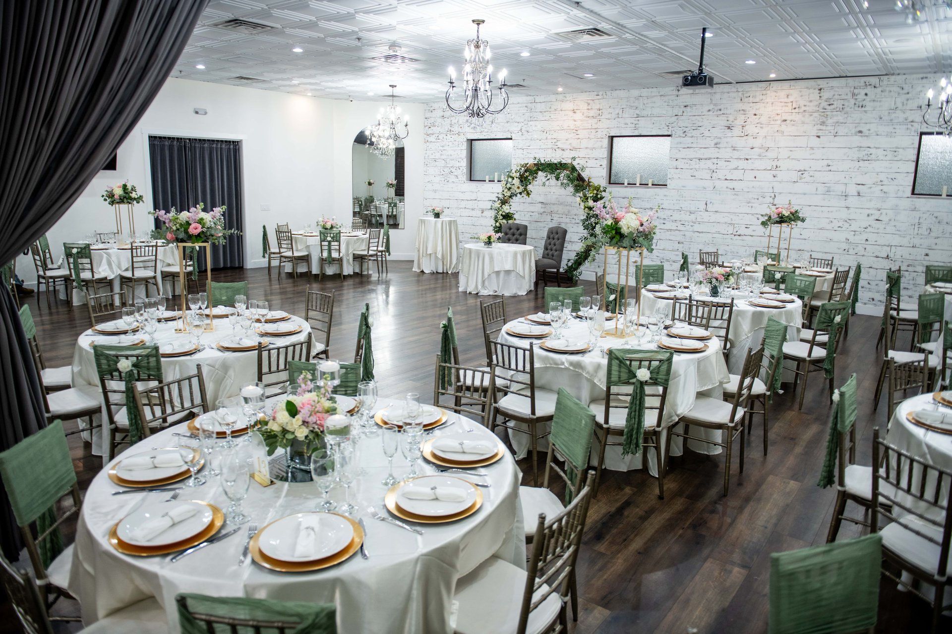 black and white bed linen