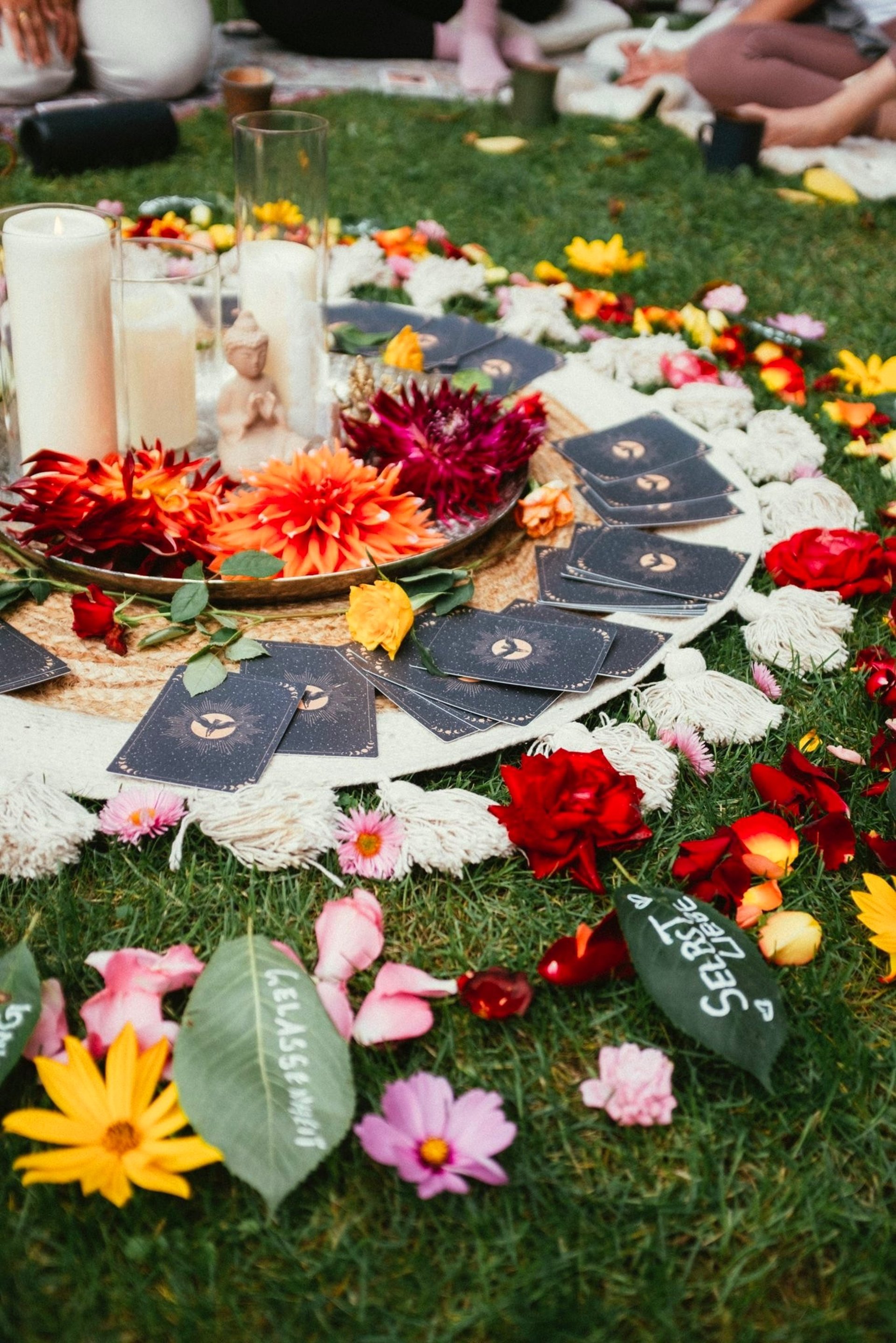 gray computer monitor