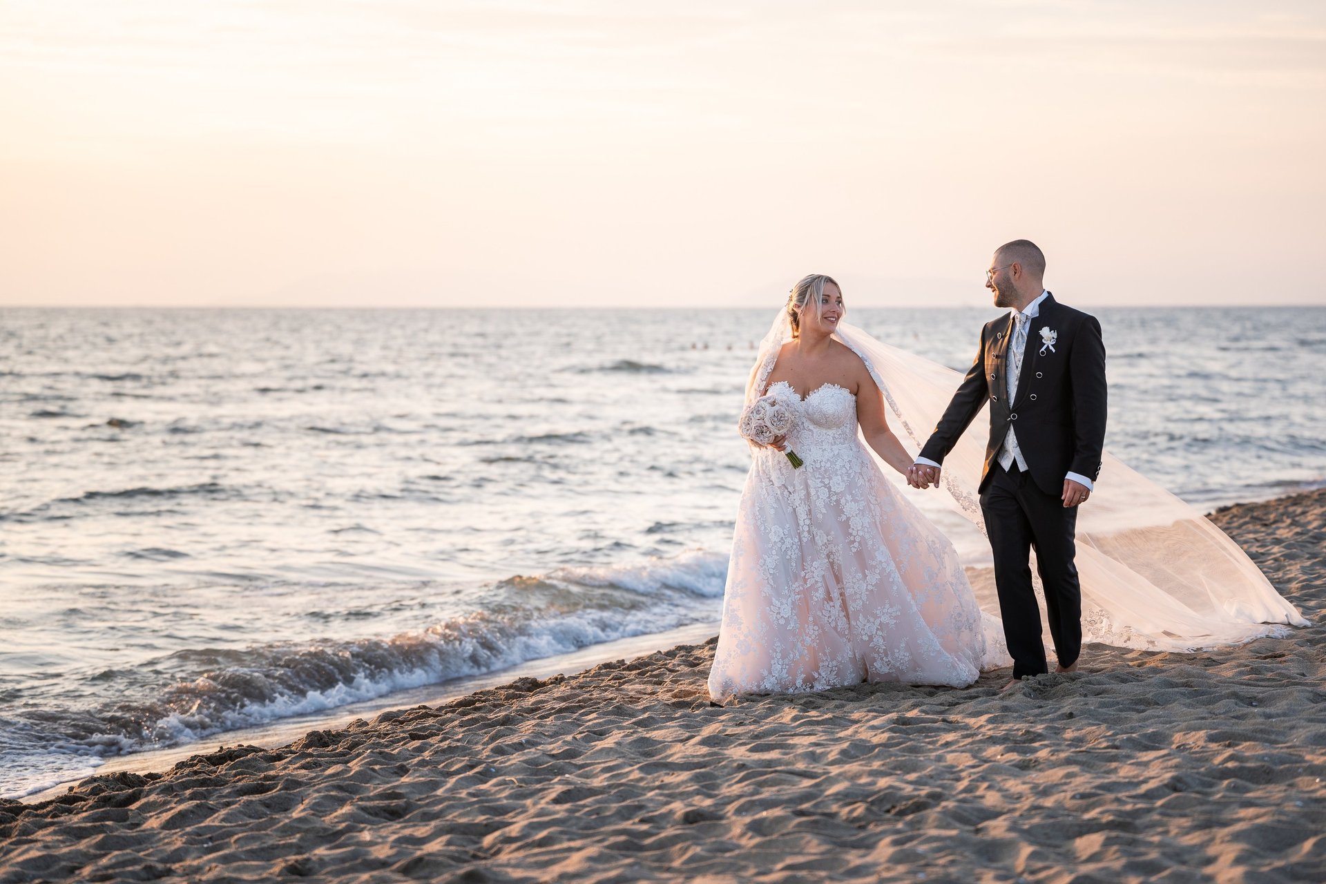 selective focus photography white and pink isle flower arrangement