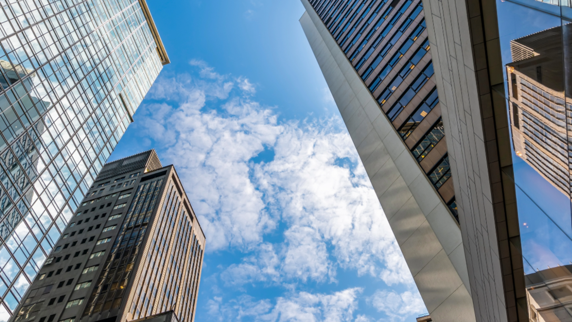 a sign that is on the ground in the dark