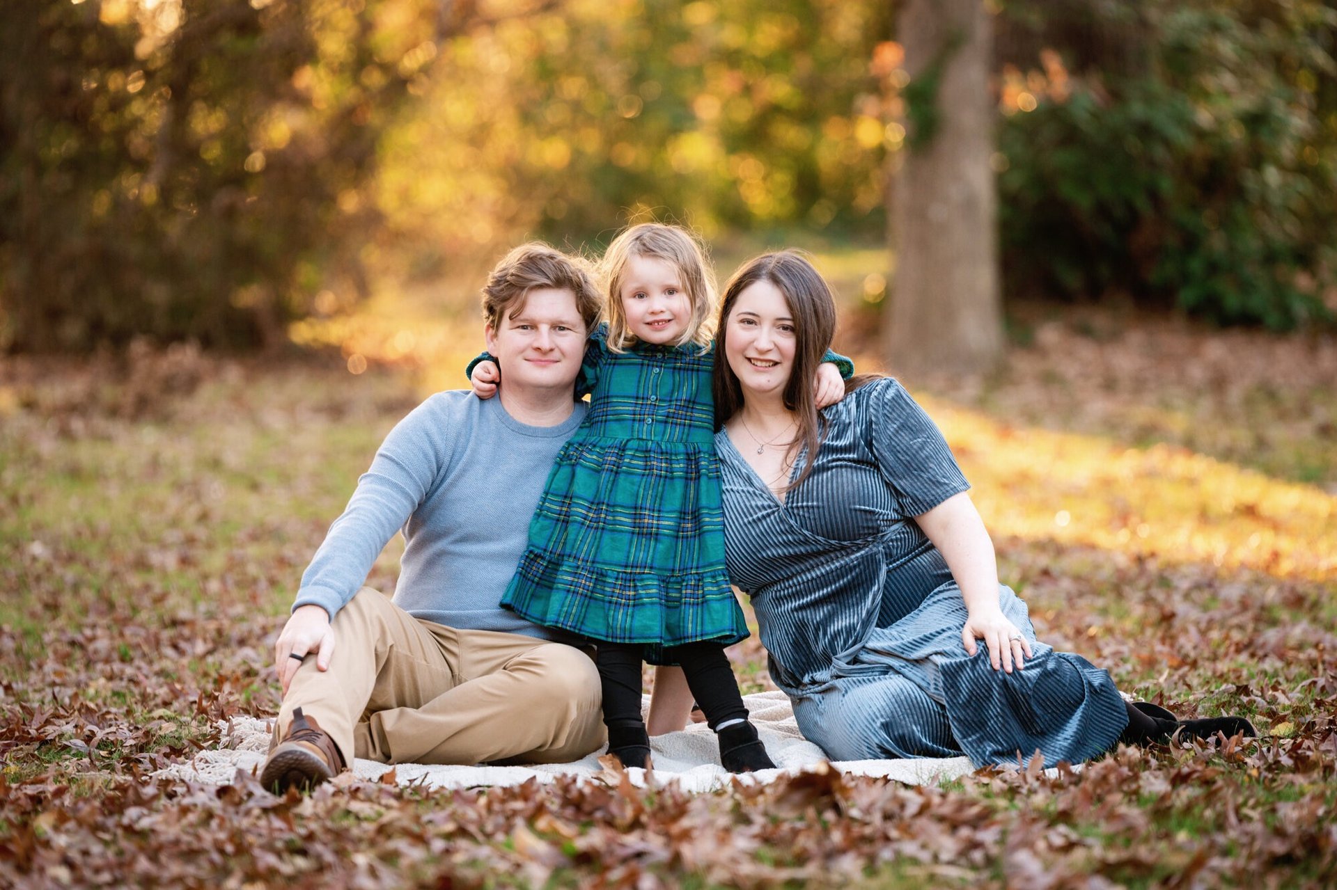 gray computer monitor