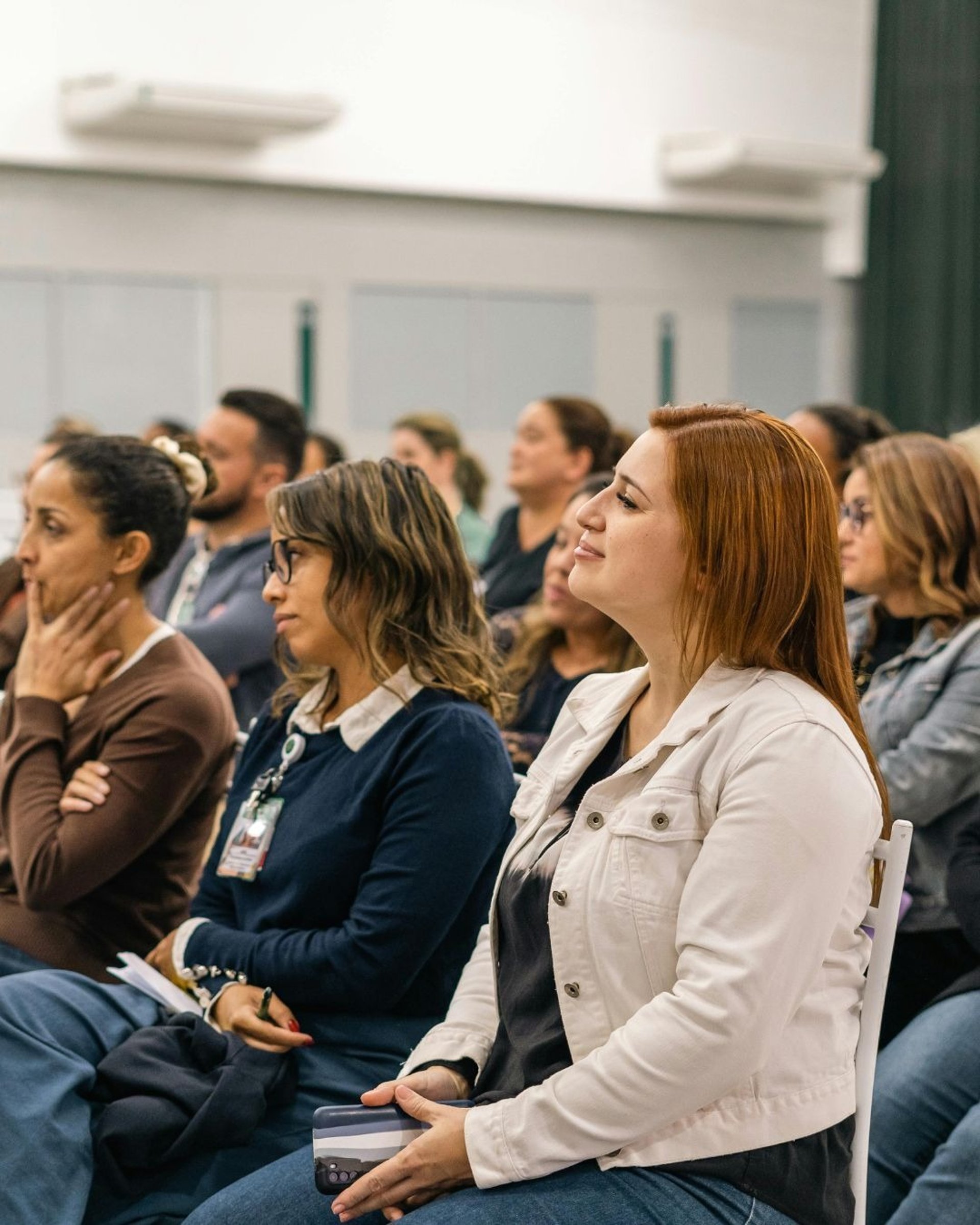 gray computer monitor