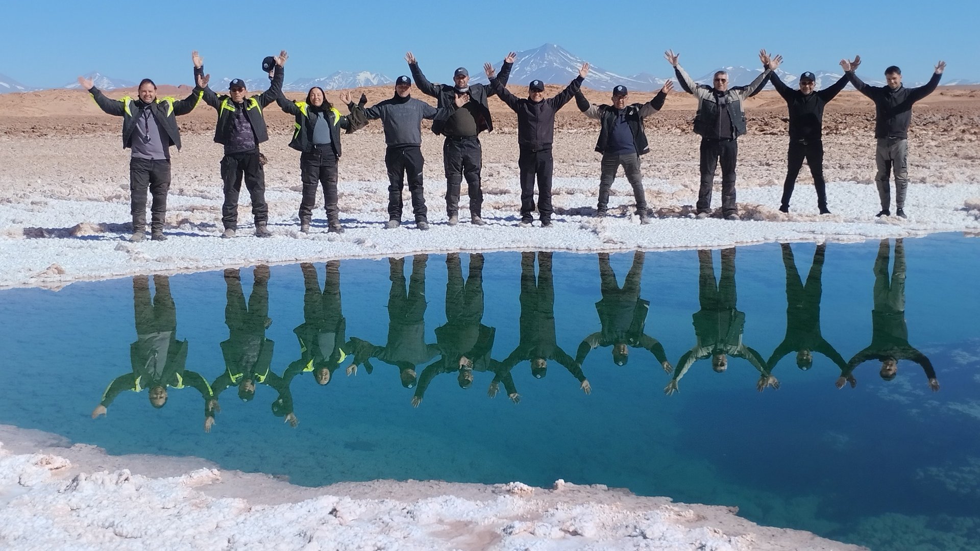 gray computer monitor