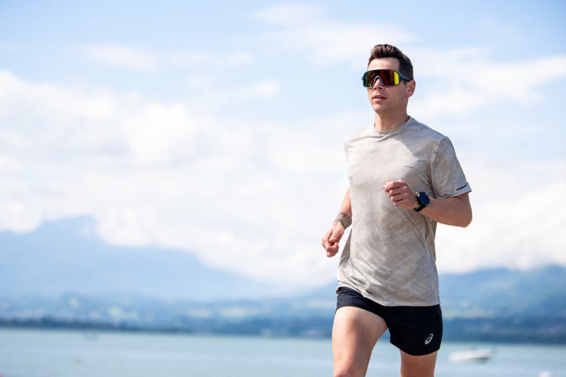 black and brown leather padded tub sofa