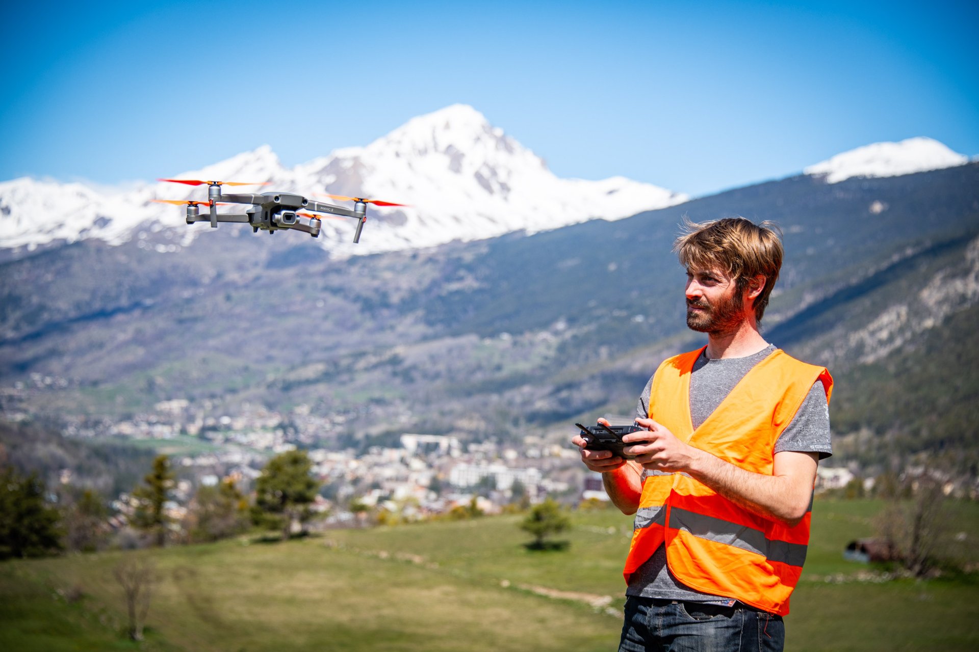 an abstract photo of a curved building with a blue sky in the background