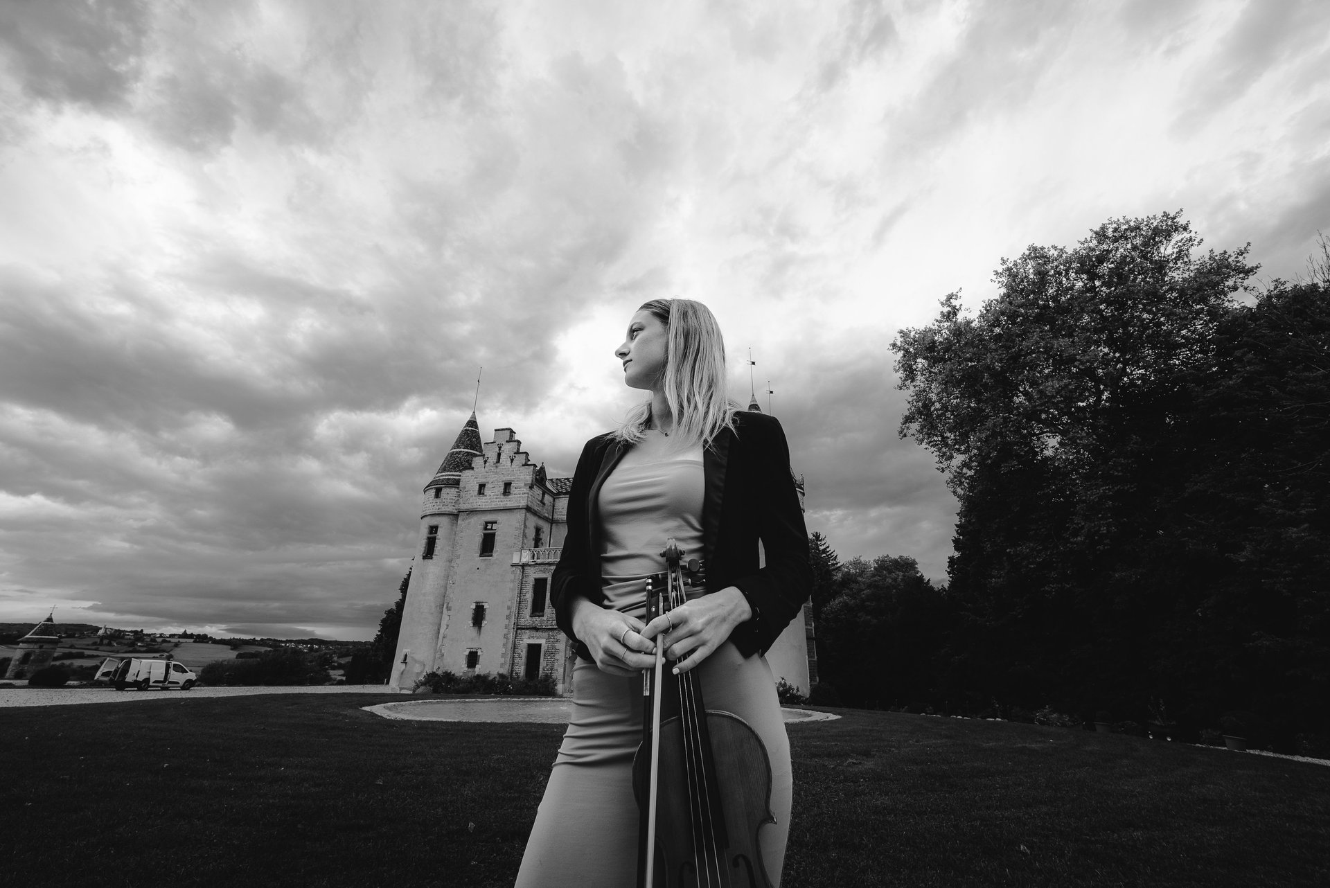 black and white bed linen