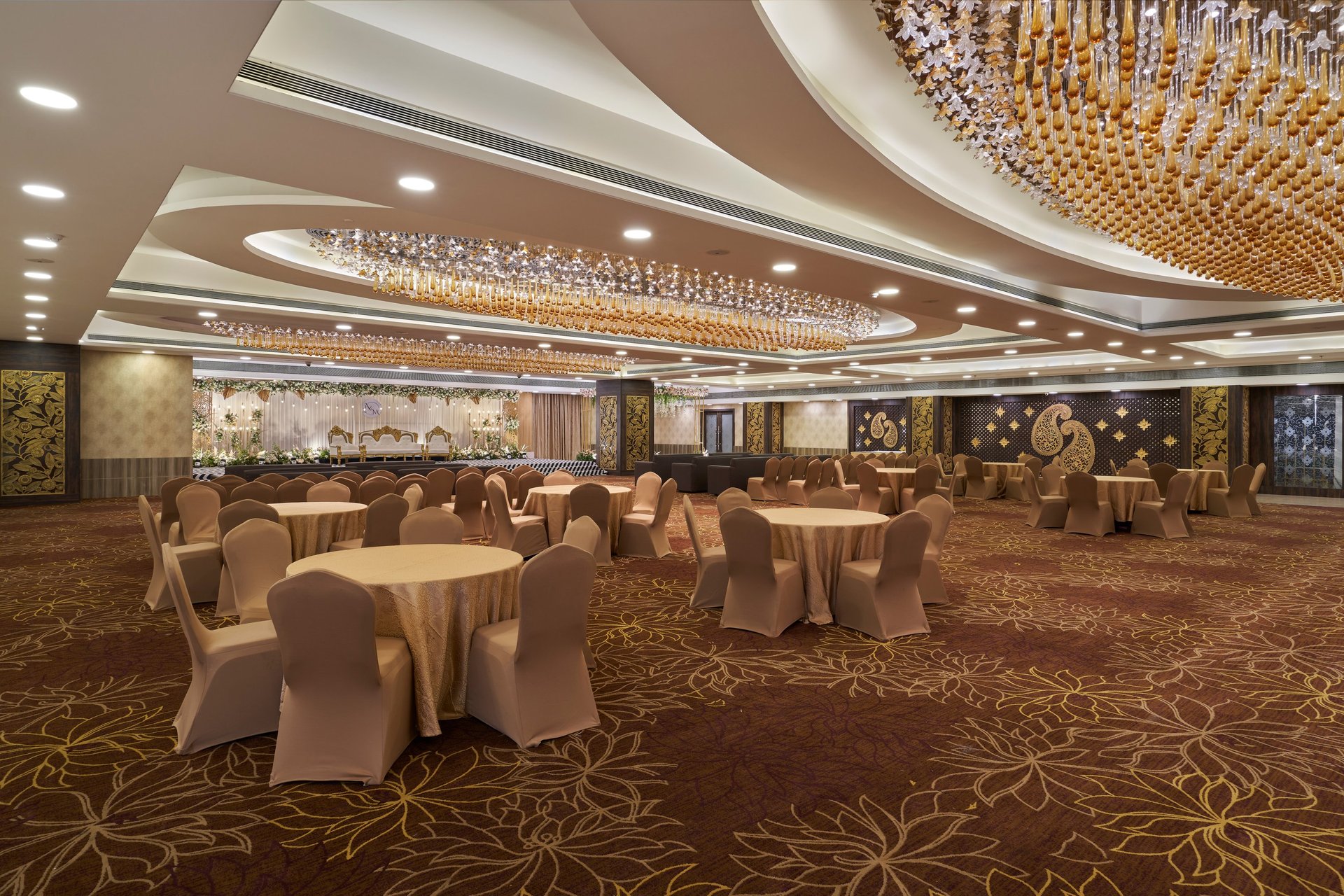 black and white bed linen