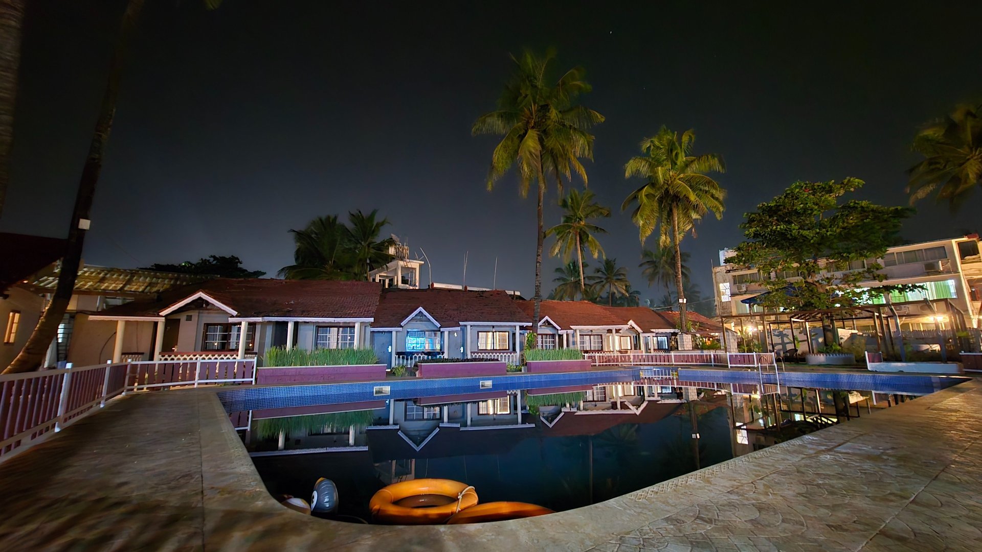 black and white bed linen