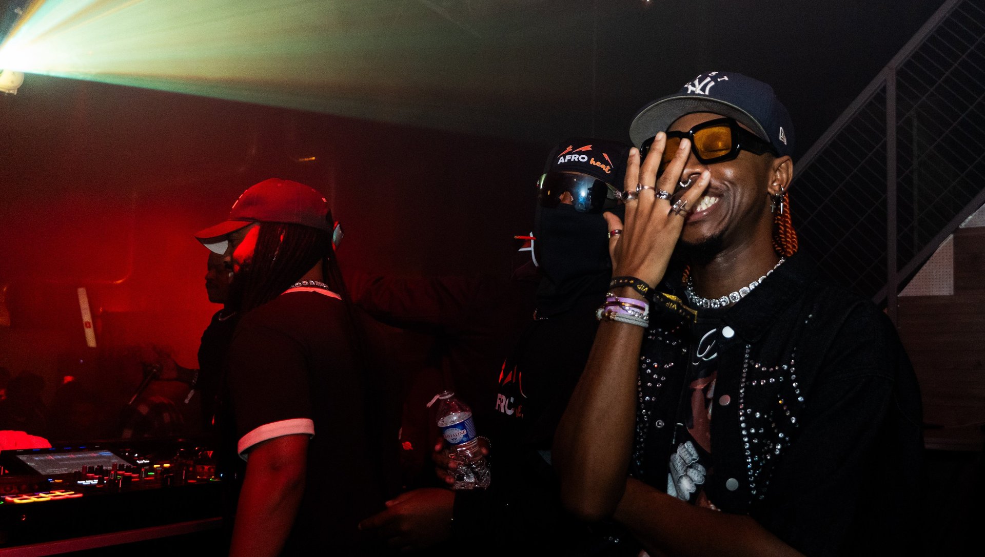 black and white bed linen