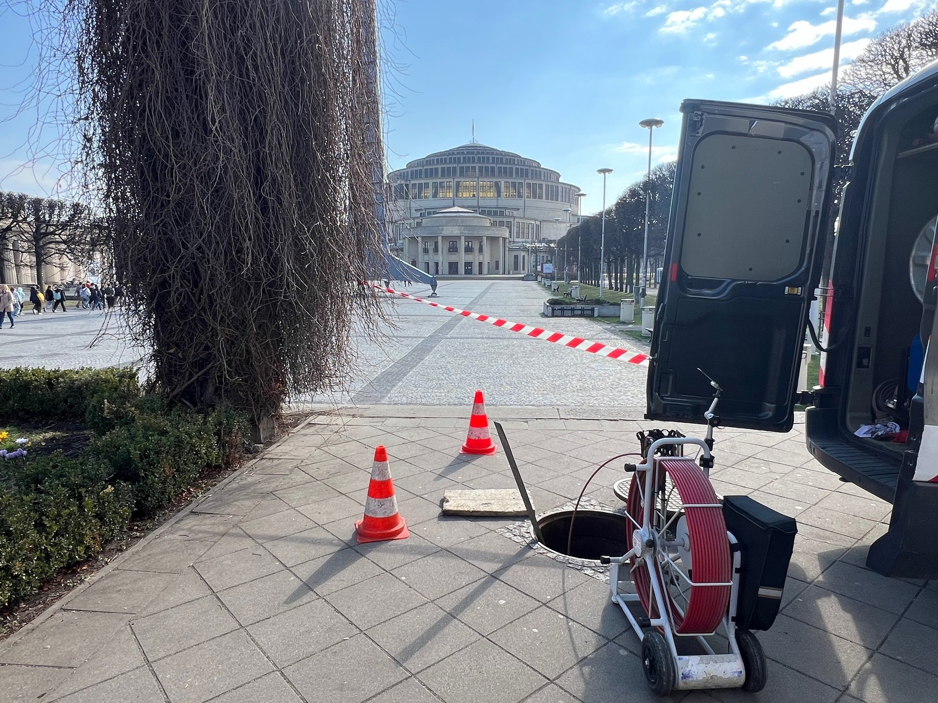 black and brown leather padded tub sofa