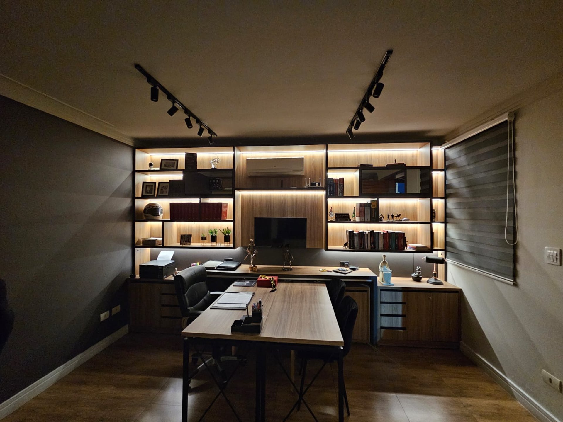 white concrete pillar during daytime