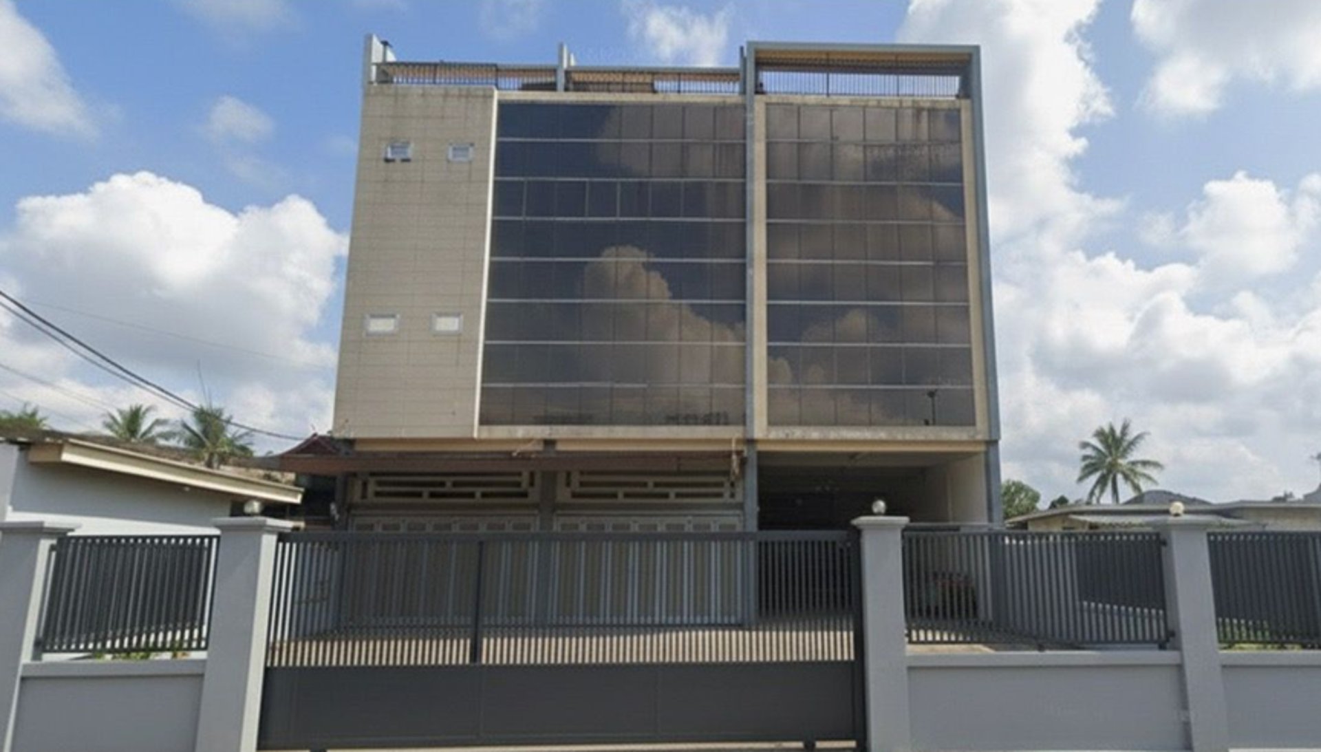 black and white bed linen
