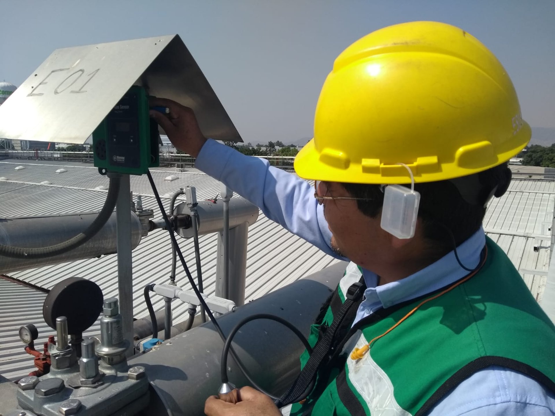 an abstract photo of a curved building with a blue sky in the background