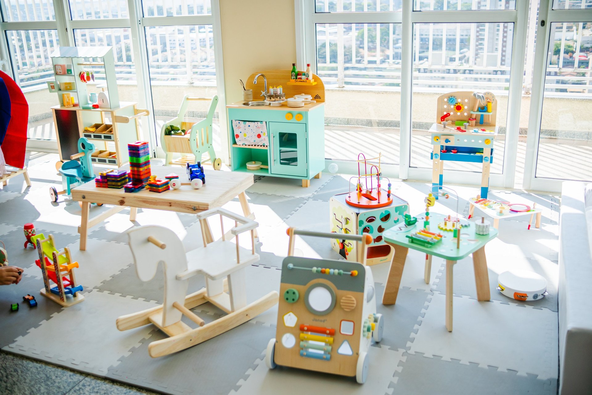 black and white bed linen