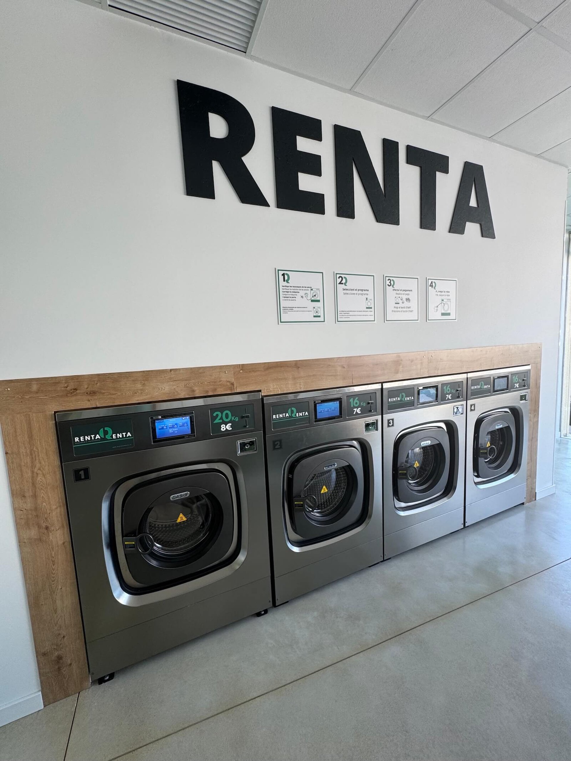 gray computer monitor