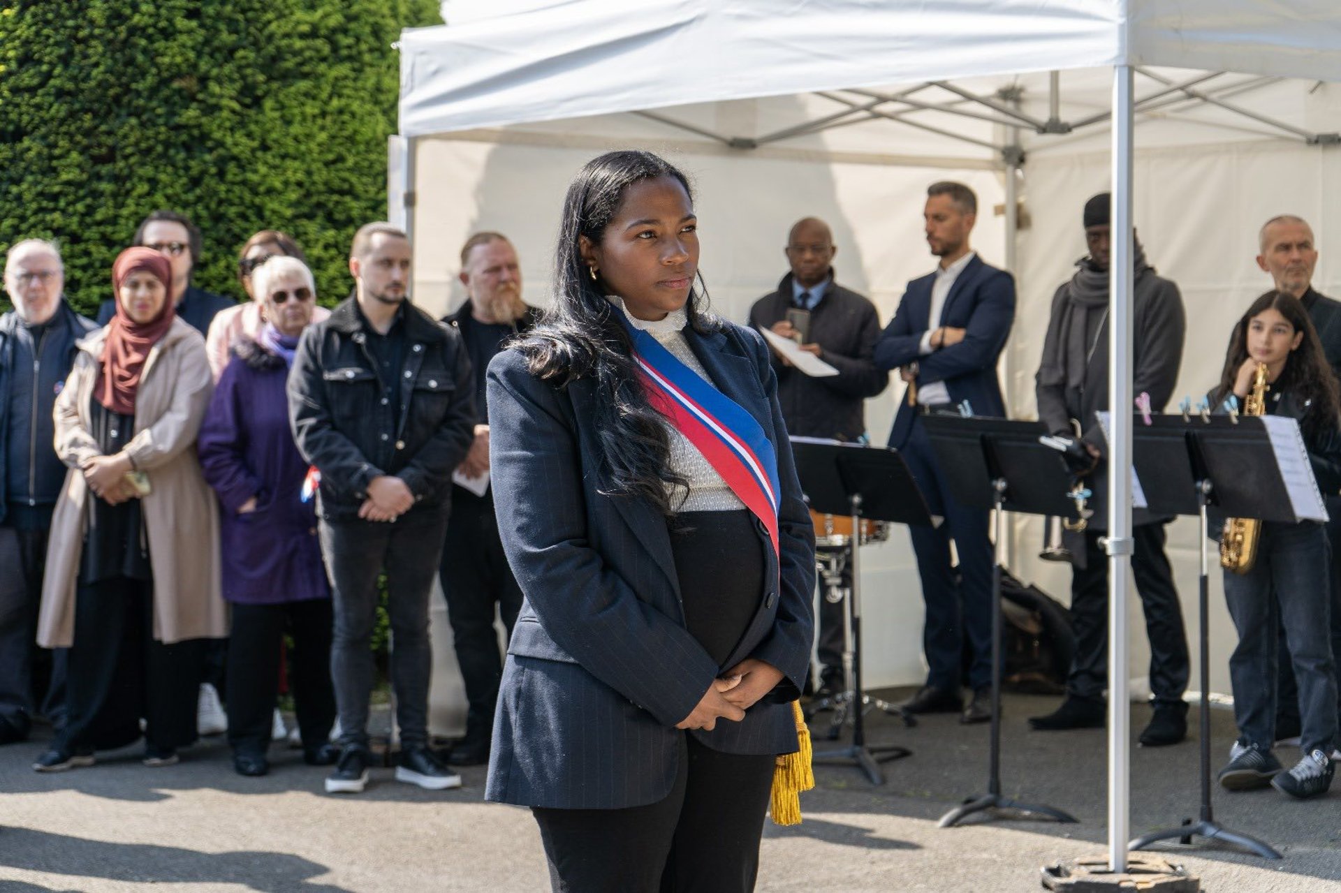 black and white bed linen