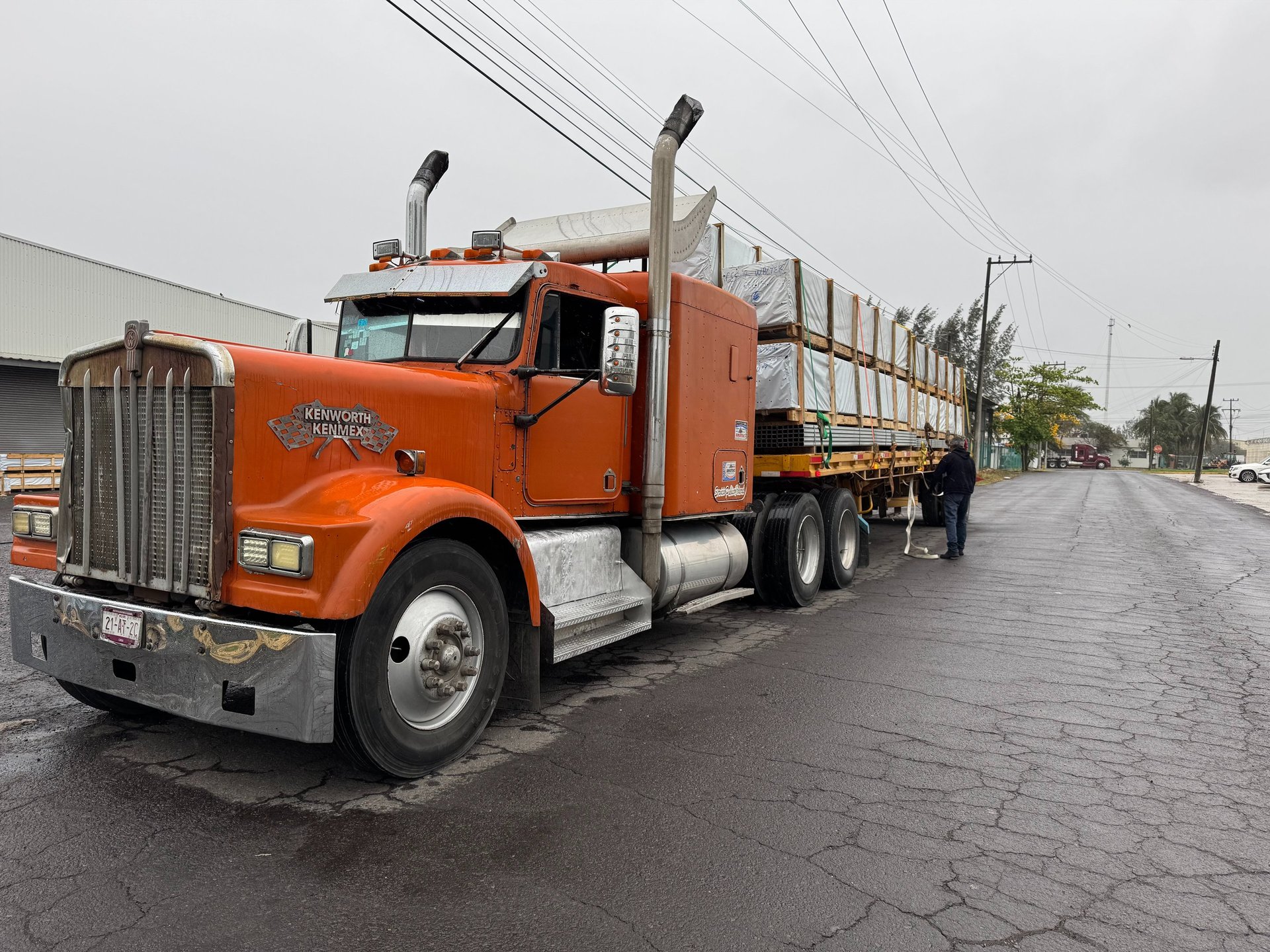 gray computer monitor