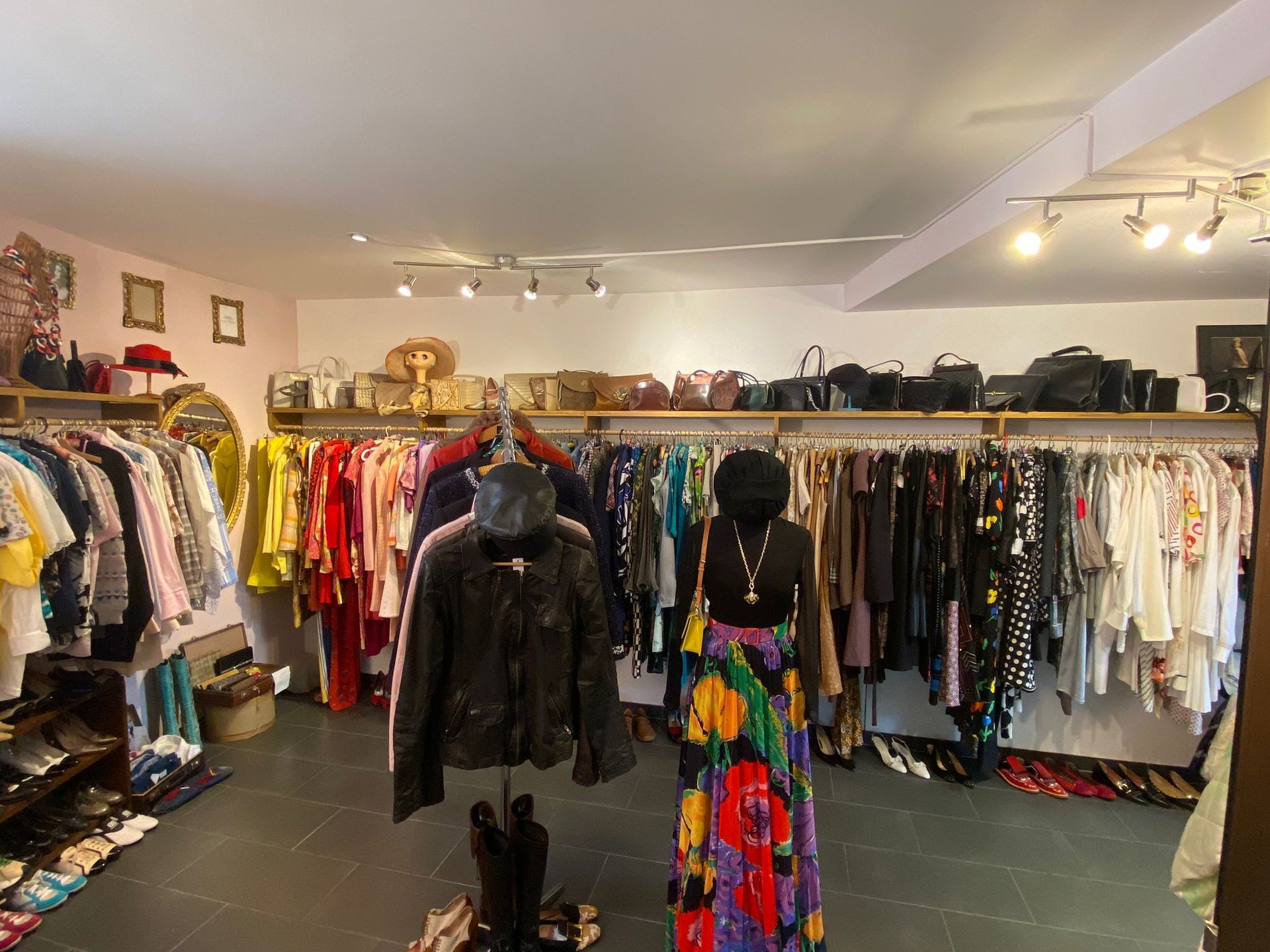 black and white bed linen