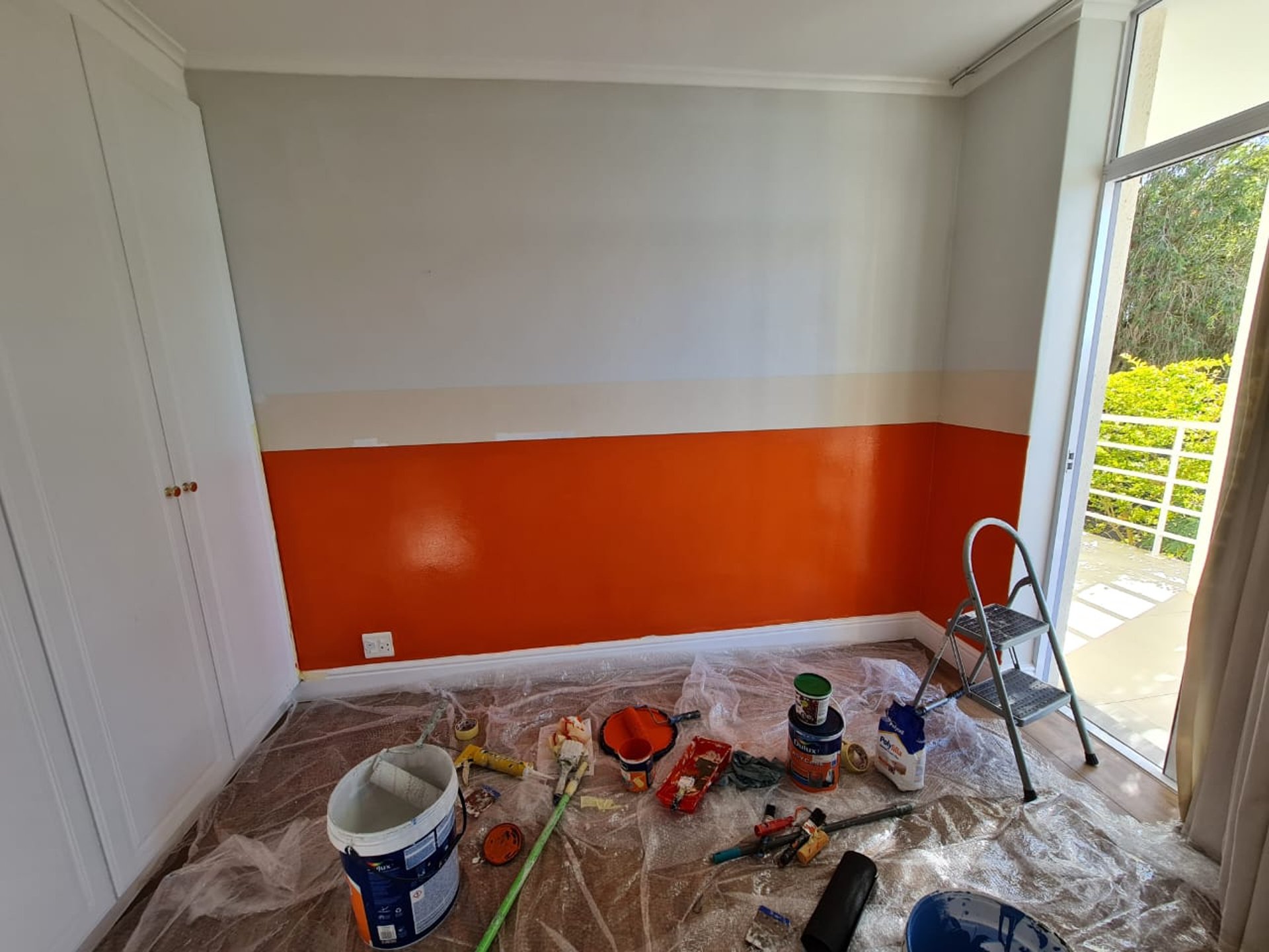 gray computer monitor