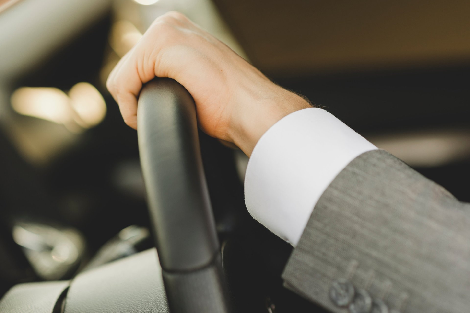 Chauffeur privé au volant