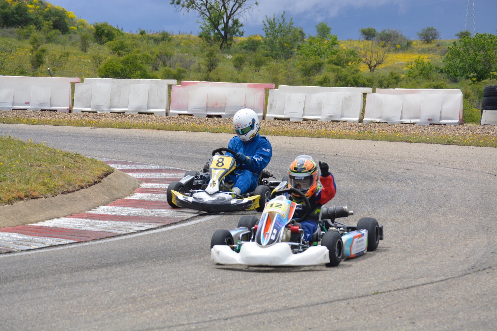 gray computer monitor