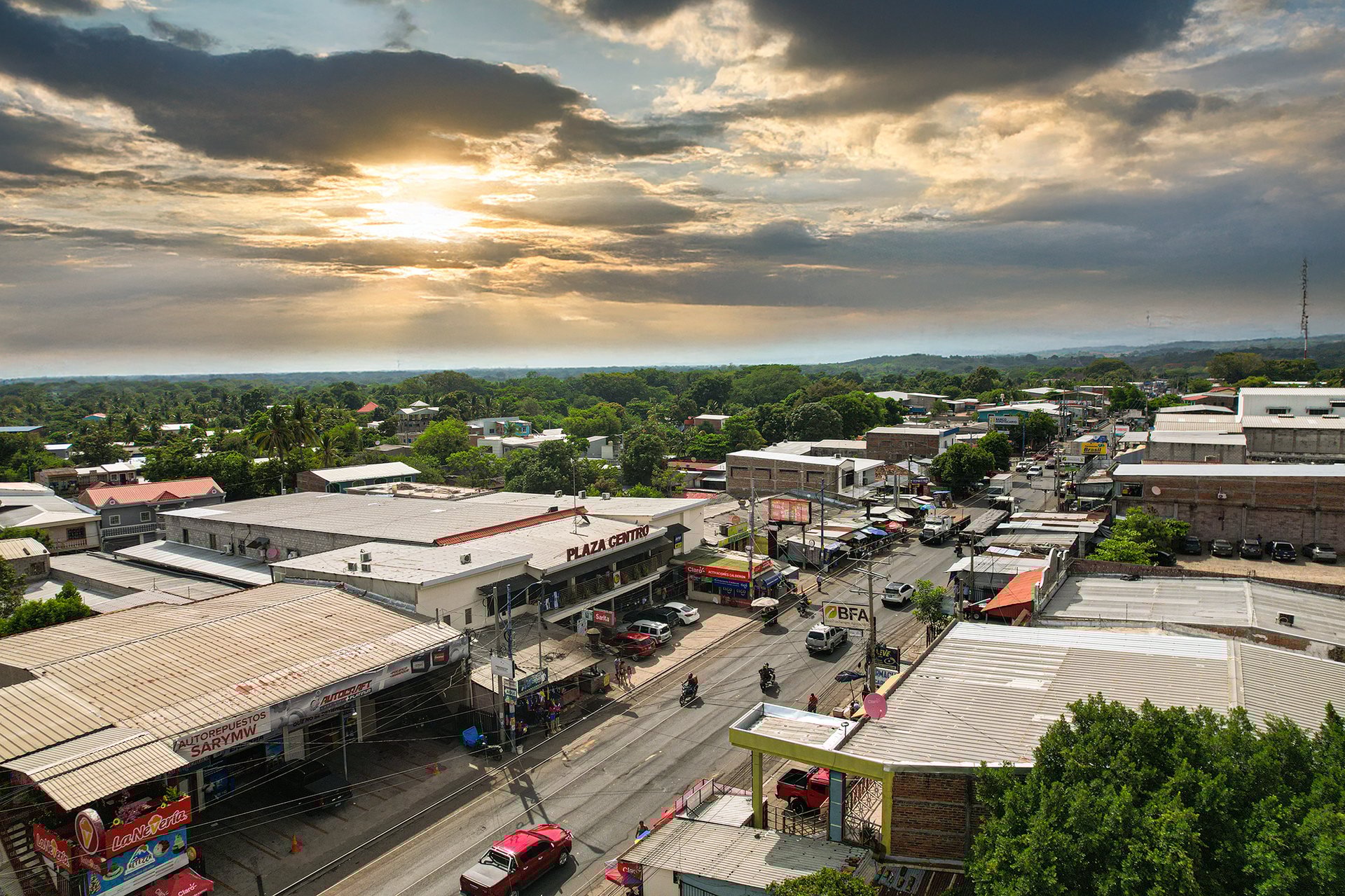 gray computer monitor