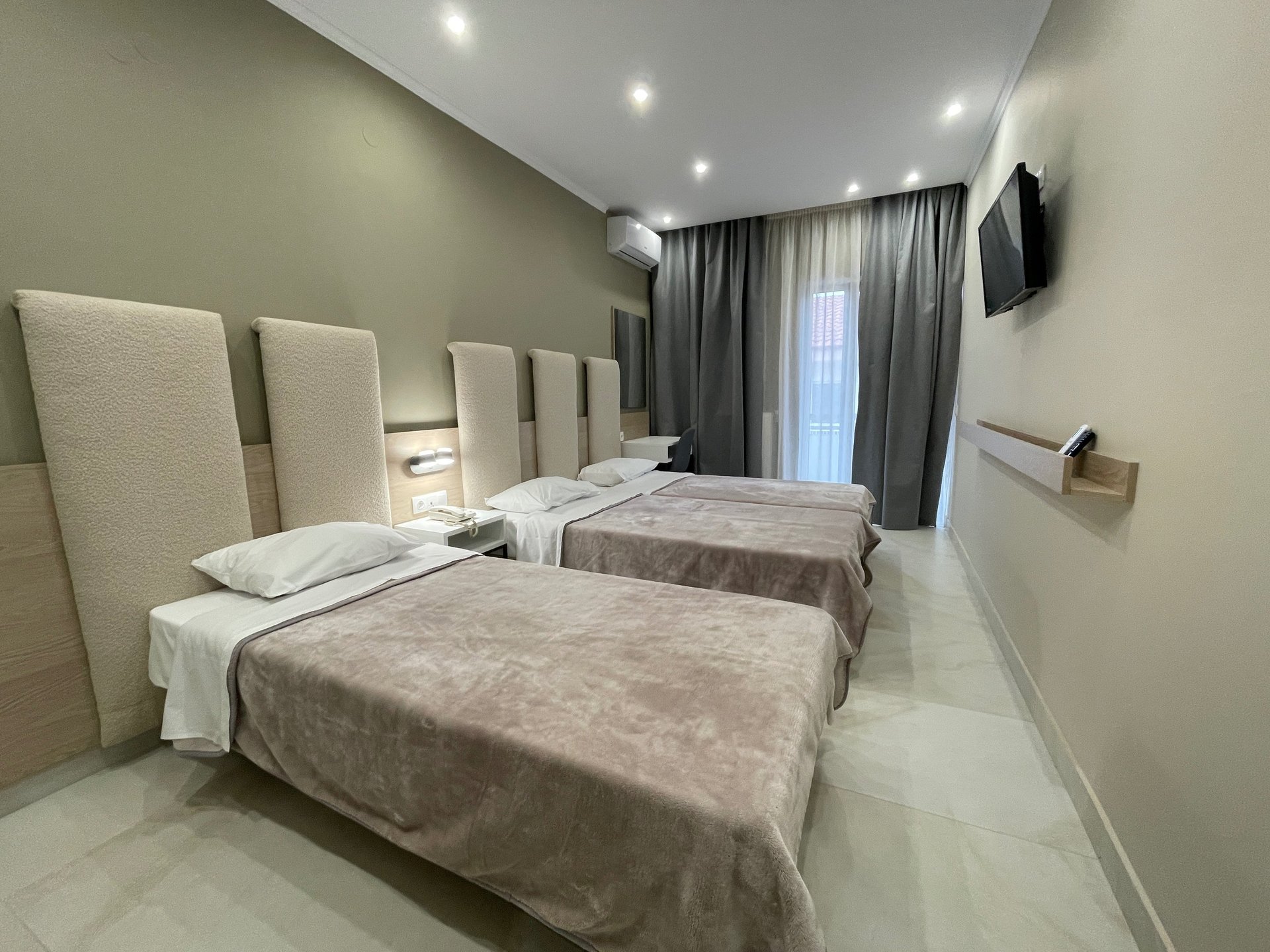 black and white bed linen