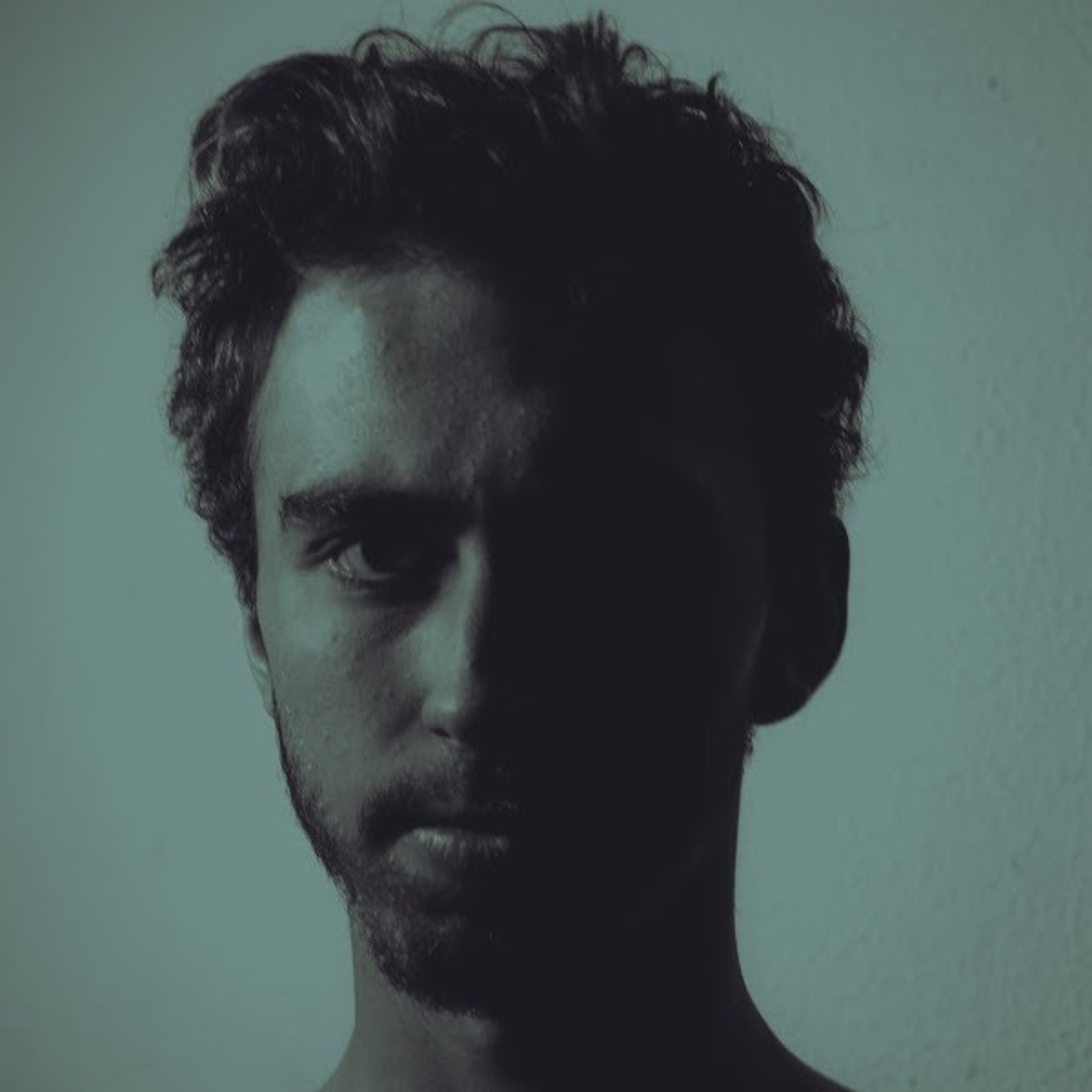 gray computer monitor