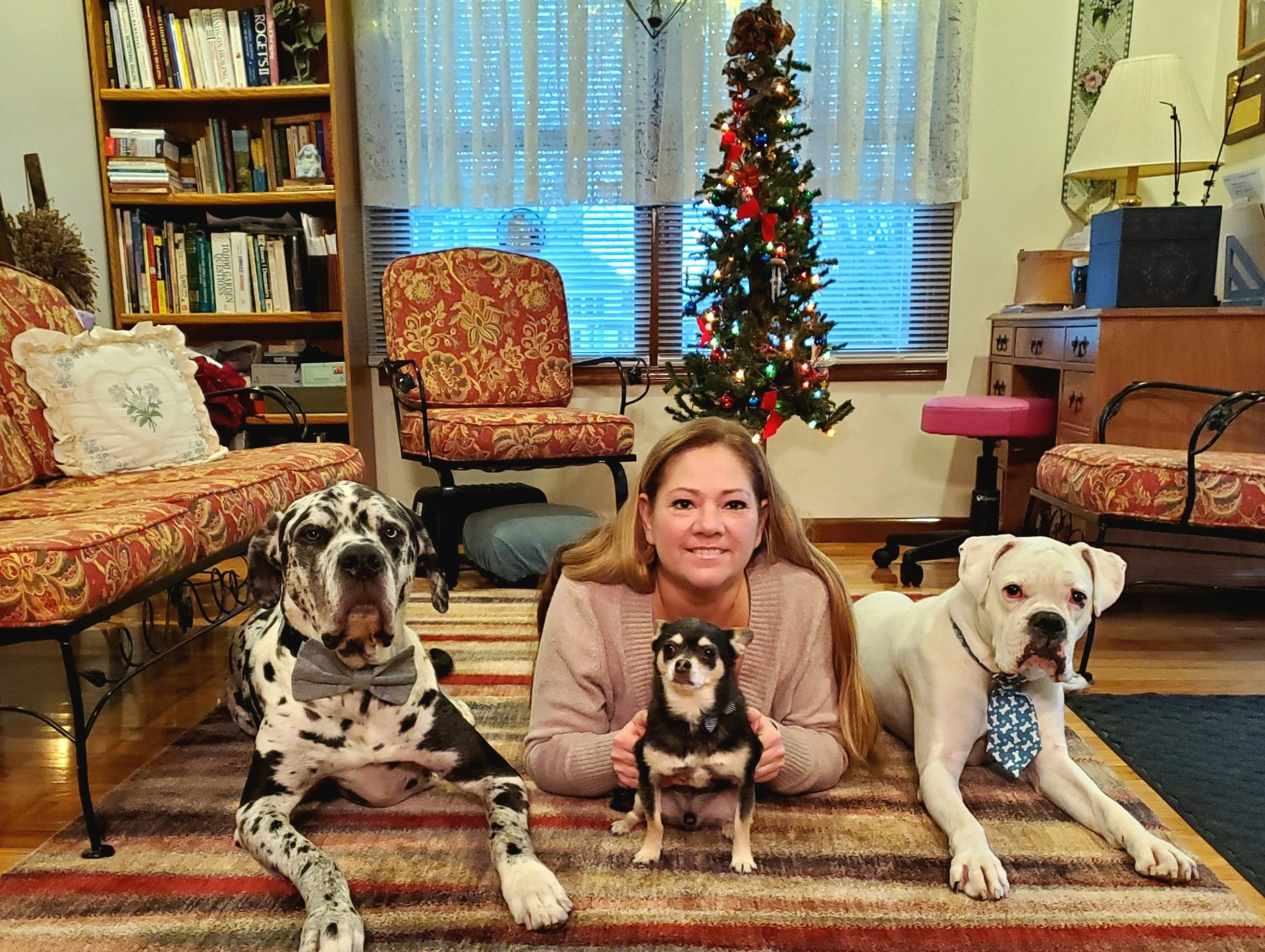 gray computer monitor