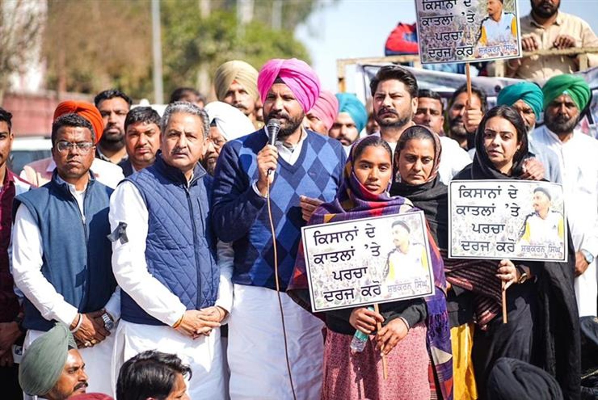 gray computer monitor