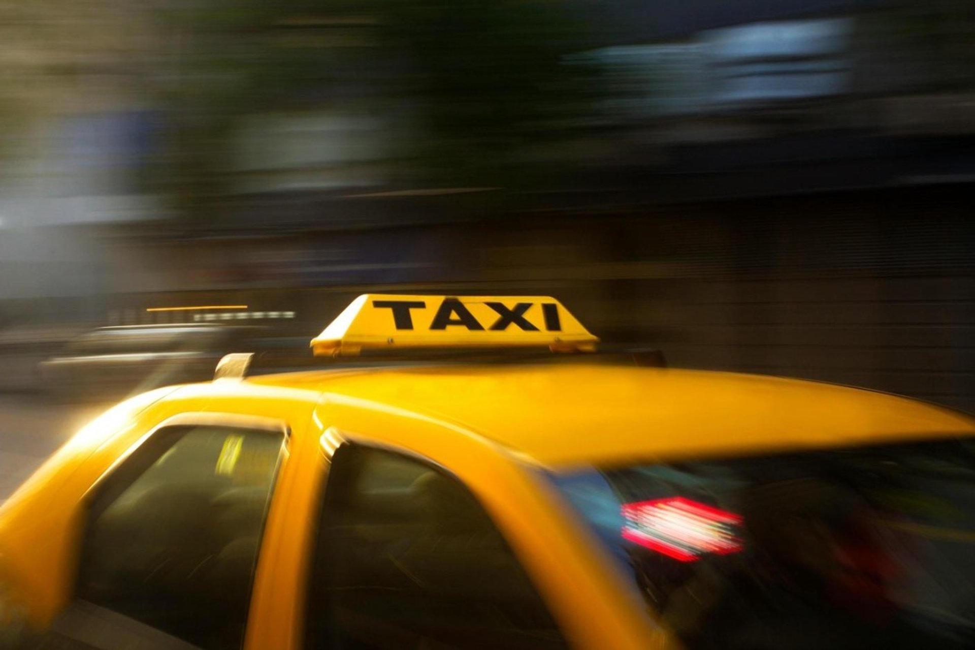 black and yellow Taxi signage
